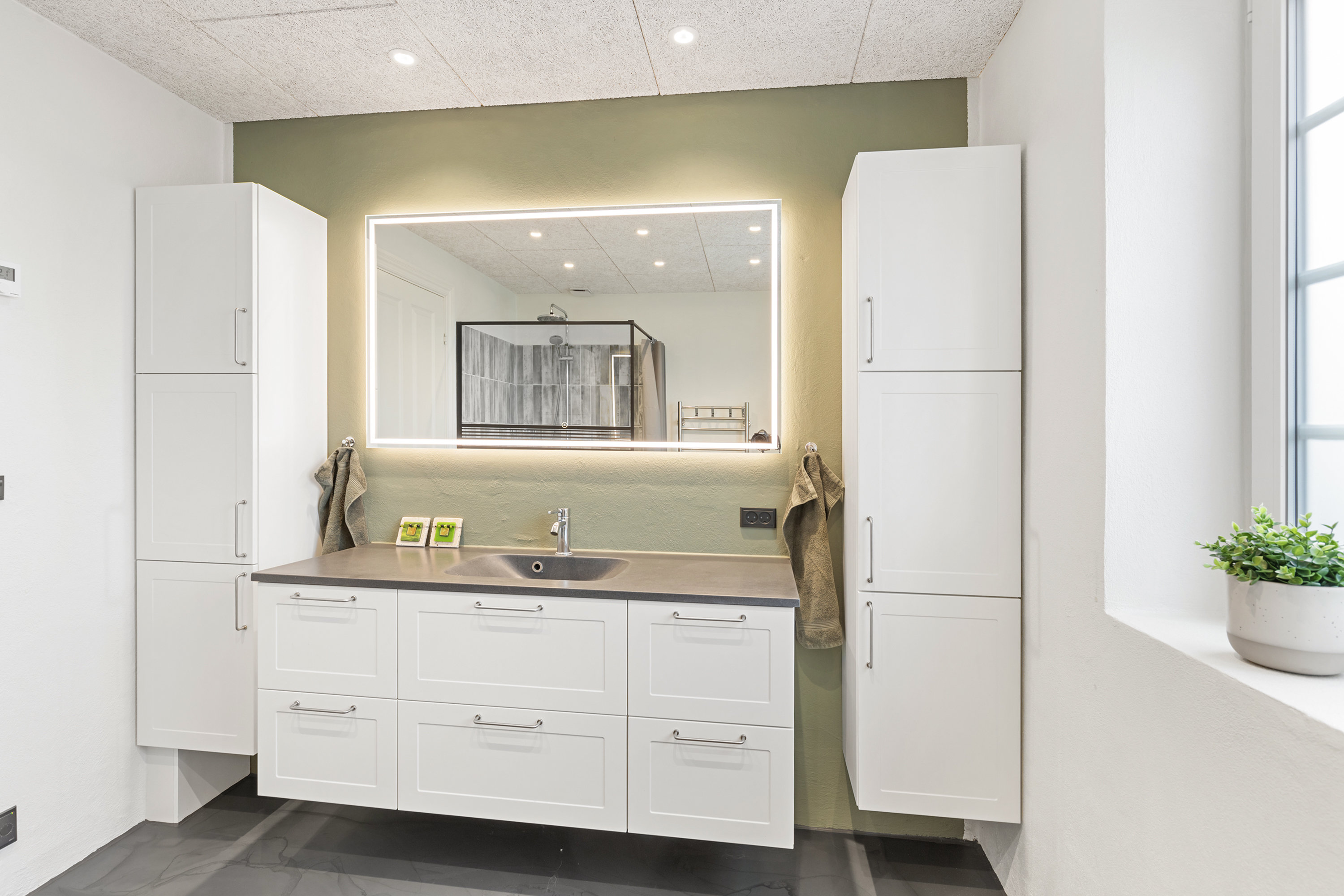 Fremhævet badeværelse billede i fuldskærmstilstand. Billede af Fjembevej 45, 9352 Dybvad