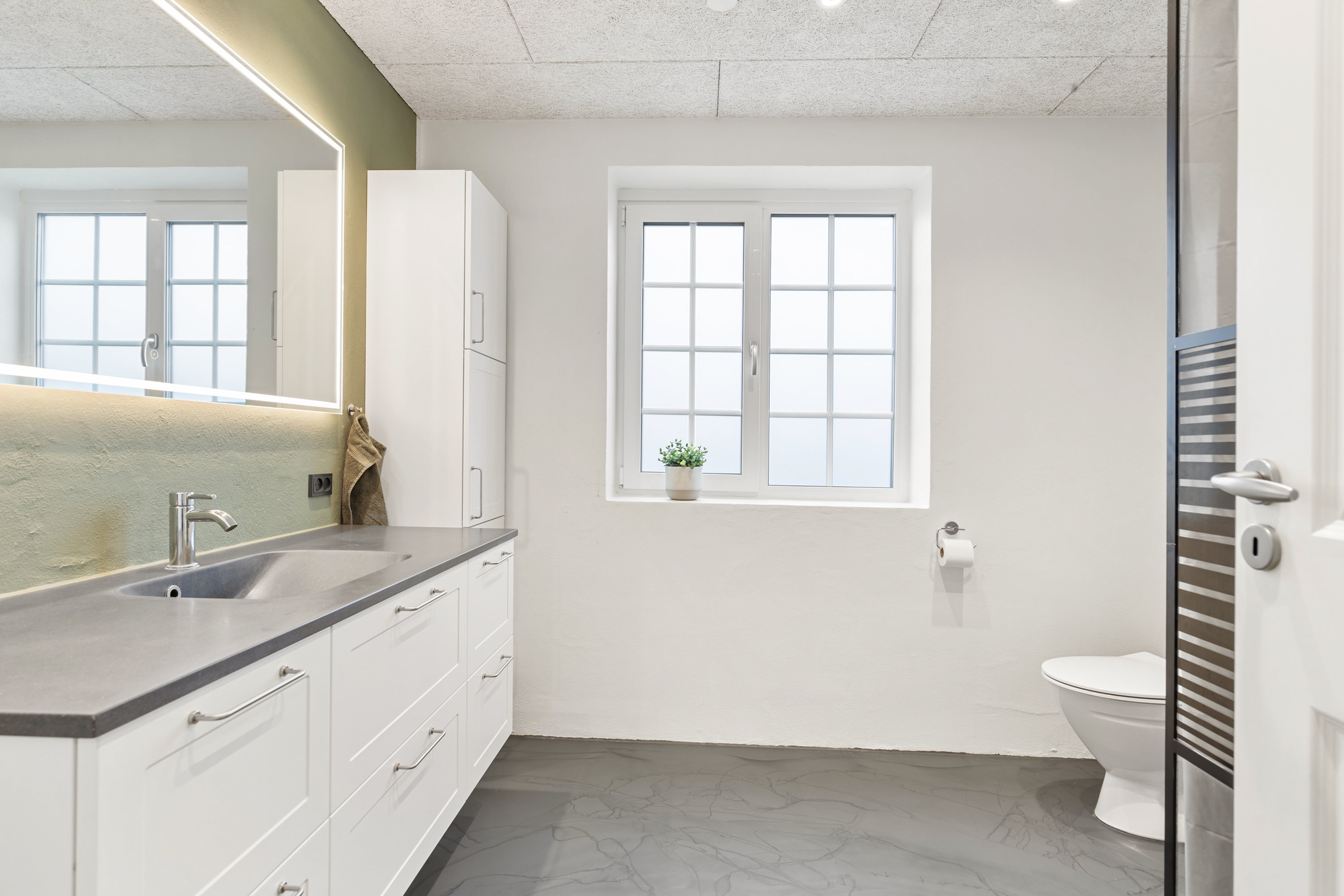 Fremhævet badeværelse billede i fuldskærmstilstand. Billede af Fjembevej 45, 9352 Dybvad