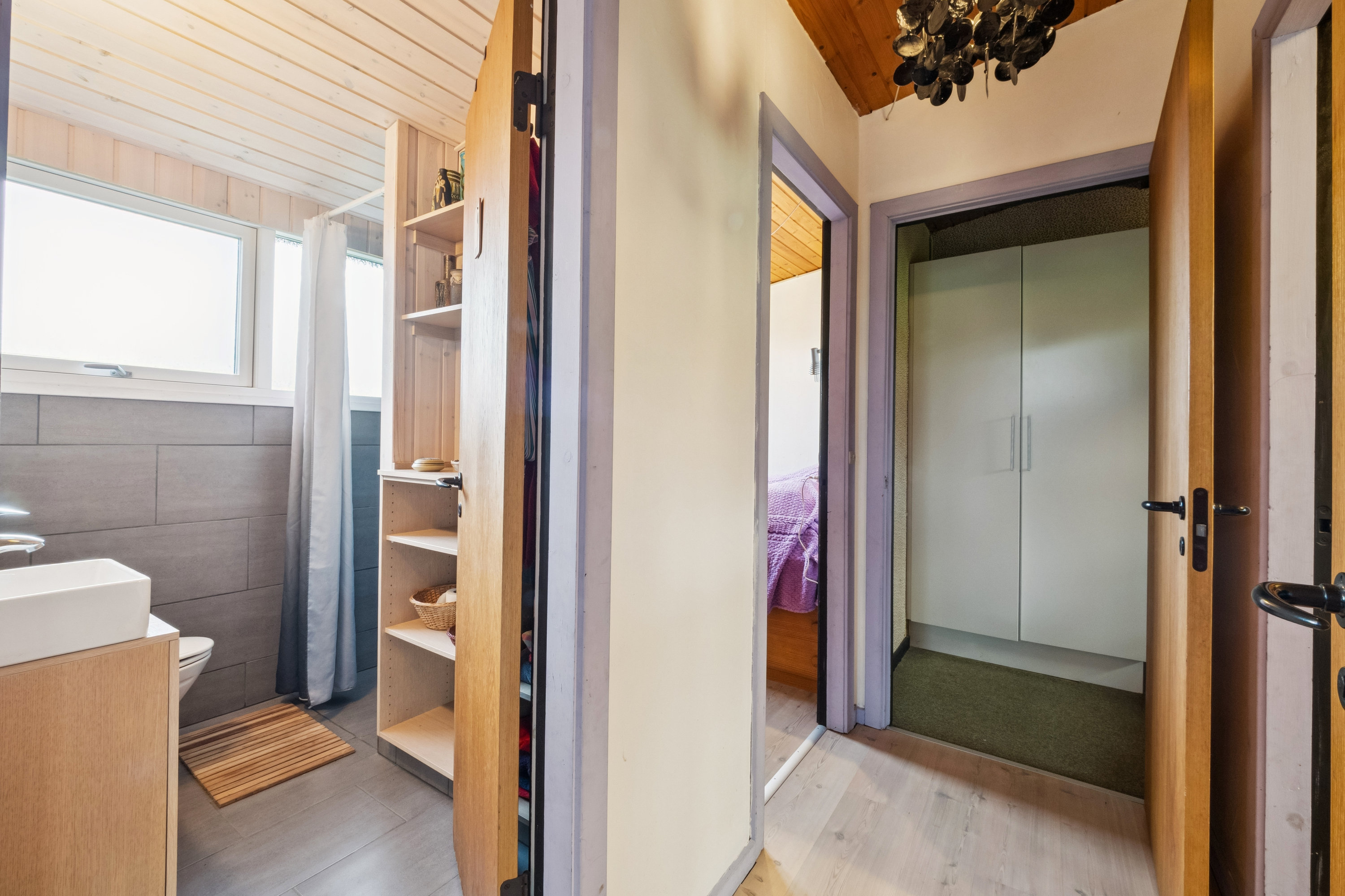 Fremhævet badeværelse billede i fuldskærmstilstand. Billede af Kystvejen 13, Eskov, 7870 Roslev