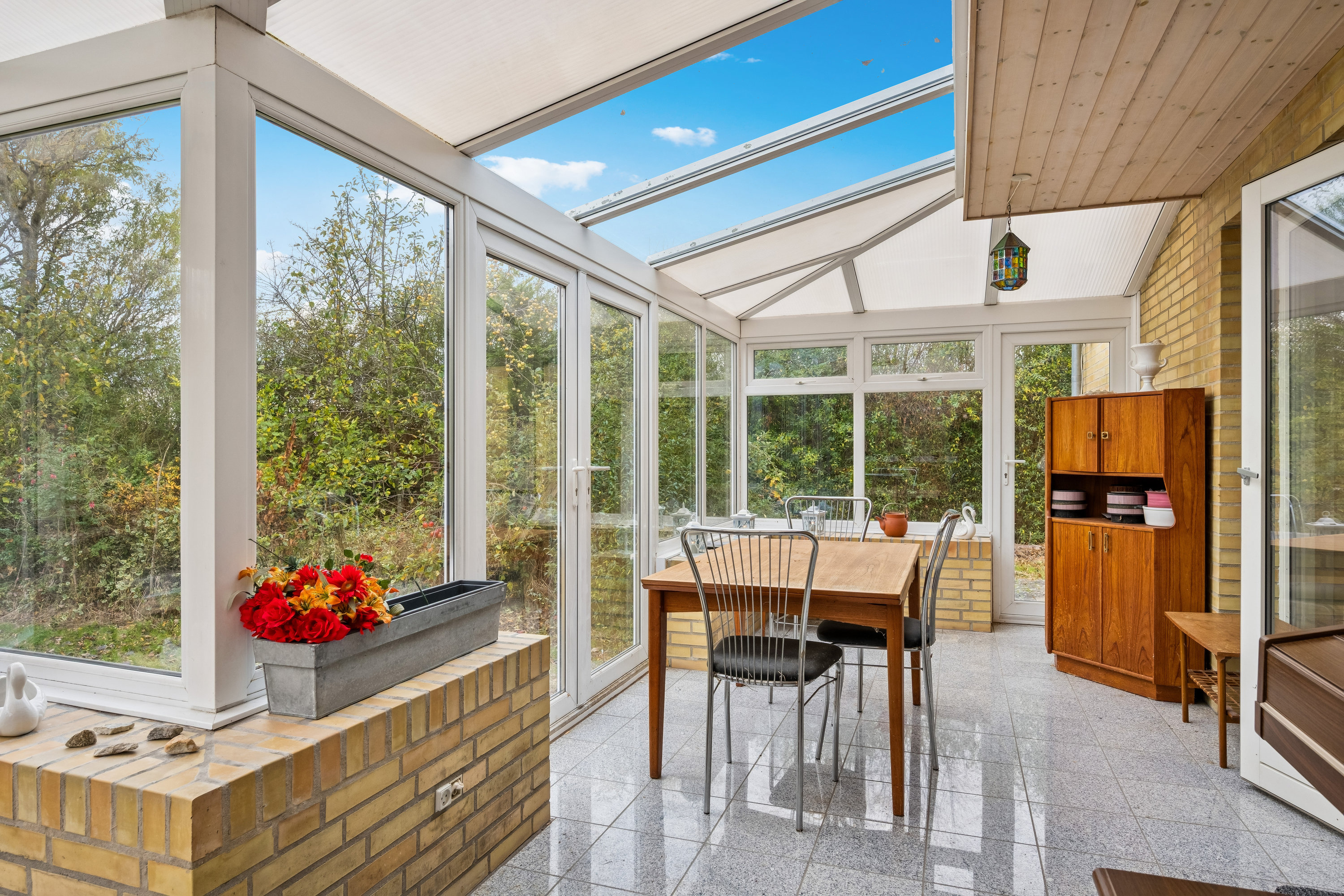 Fremhævet udestue billede i fuldskærmstilstand. Billede af Elsegårdevej 38, 8400 Ebeltoft