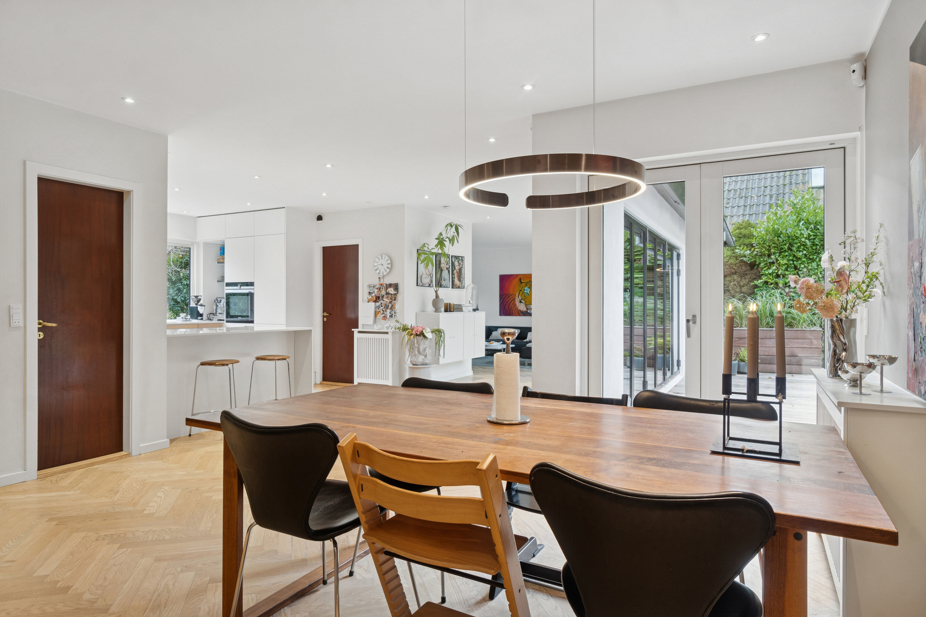 Fremhævet spisestue billede i fuldskærmstilstand. Billede af Carinavej 8, 8270 Højbjerg