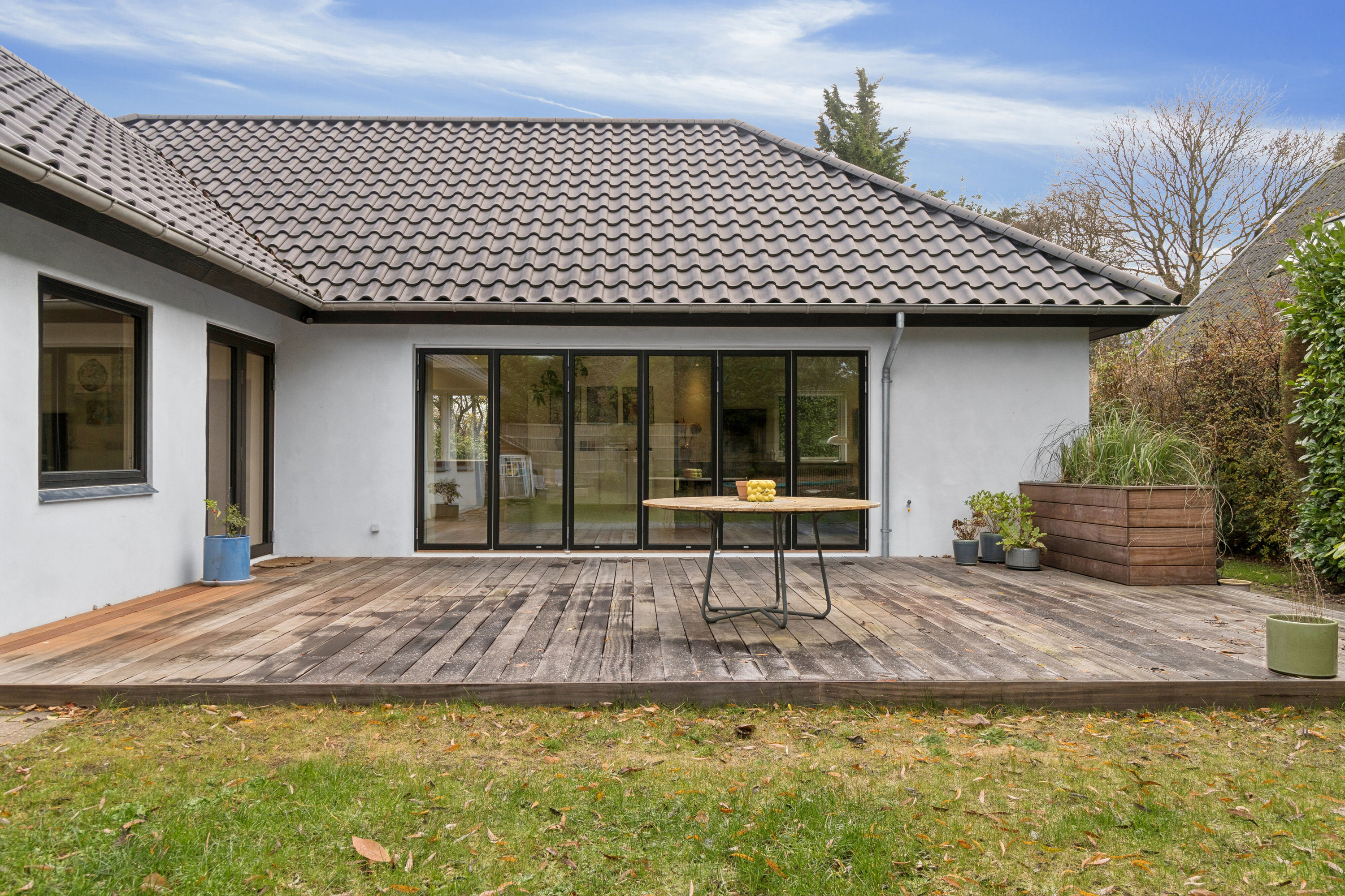 Fremhævet set fra haven billede i fuldskærmstilstand. Billede af Carinavej 8, 8270 Højbjerg