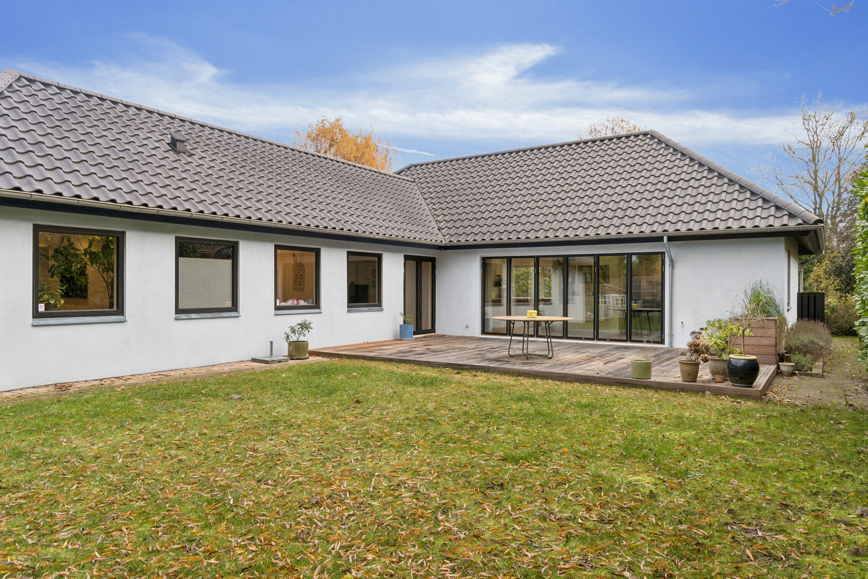 Fremhævet set fra haven billede i fuldskærmstilstand. Billede af Carinavej 8, 8270 Højbjerg