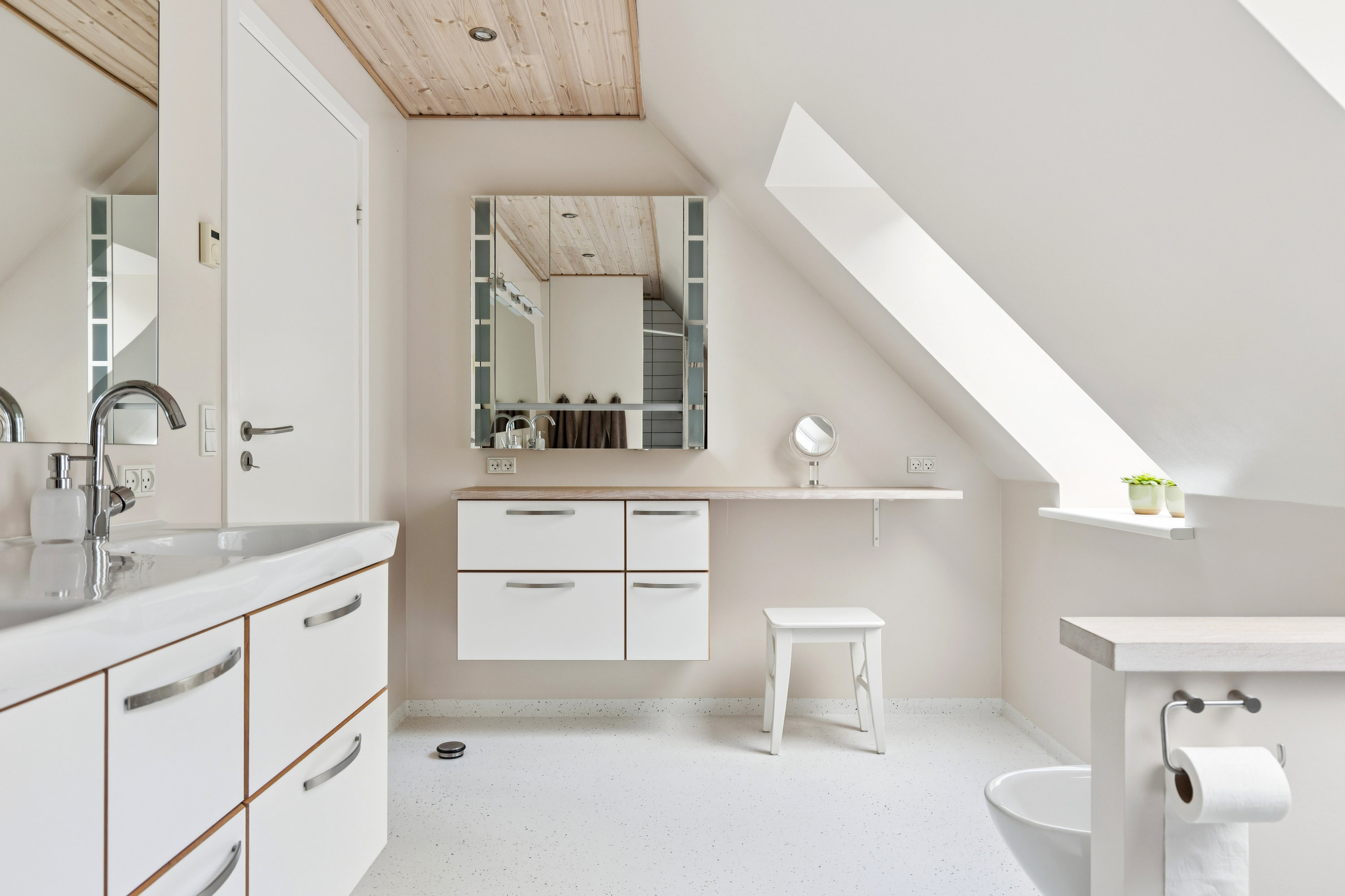 Fremhævet badeværelse billede i fuldskærmstilstand. Billede af Skovengen 30, 4450 Jyderup