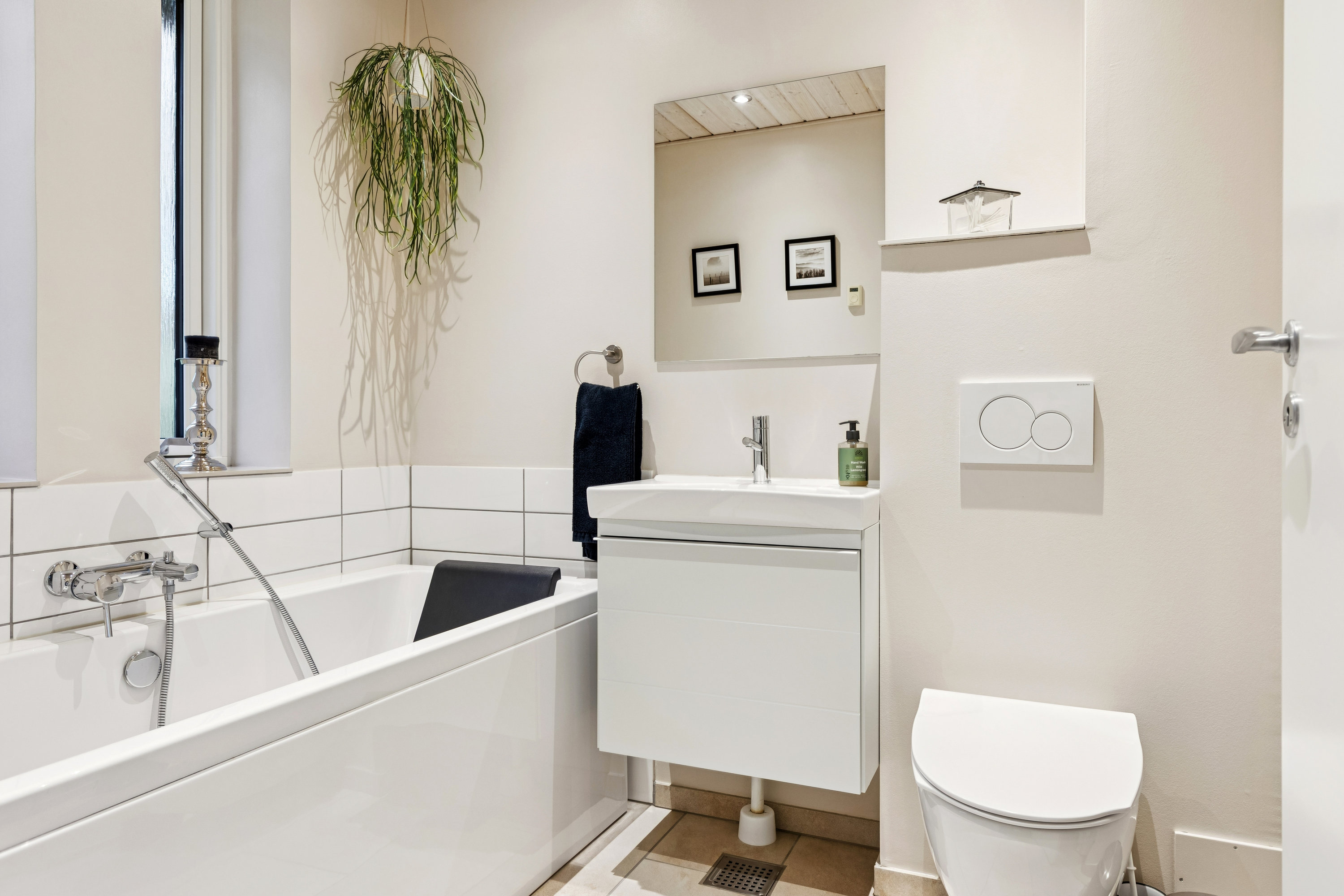 Fremhævet badeværelse billede i fuldskærmstilstand. Billede af Skovengen 30, 4450 Jyderup