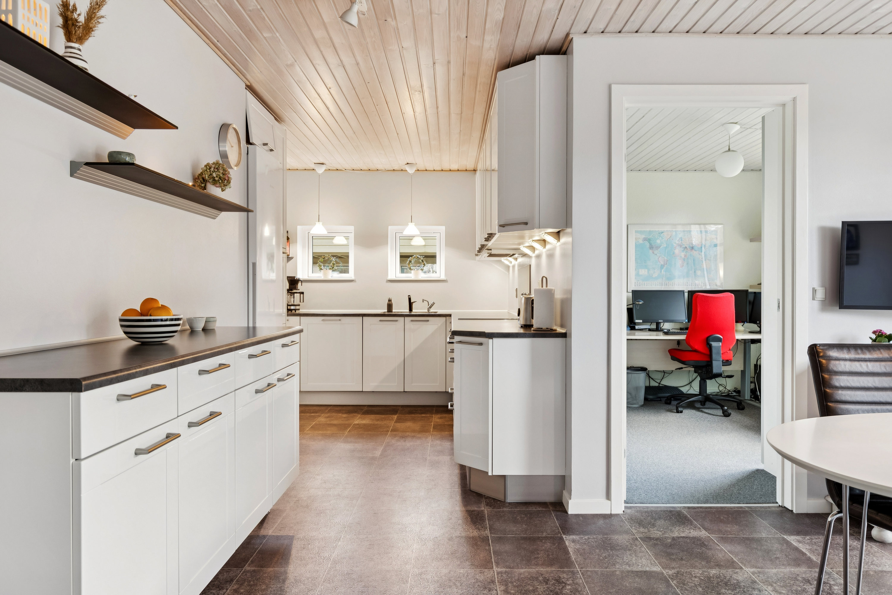 Fremhævet køkken billede i fuldskærmstilstand. Billede af Skovengen 30, 4450 Jyderup