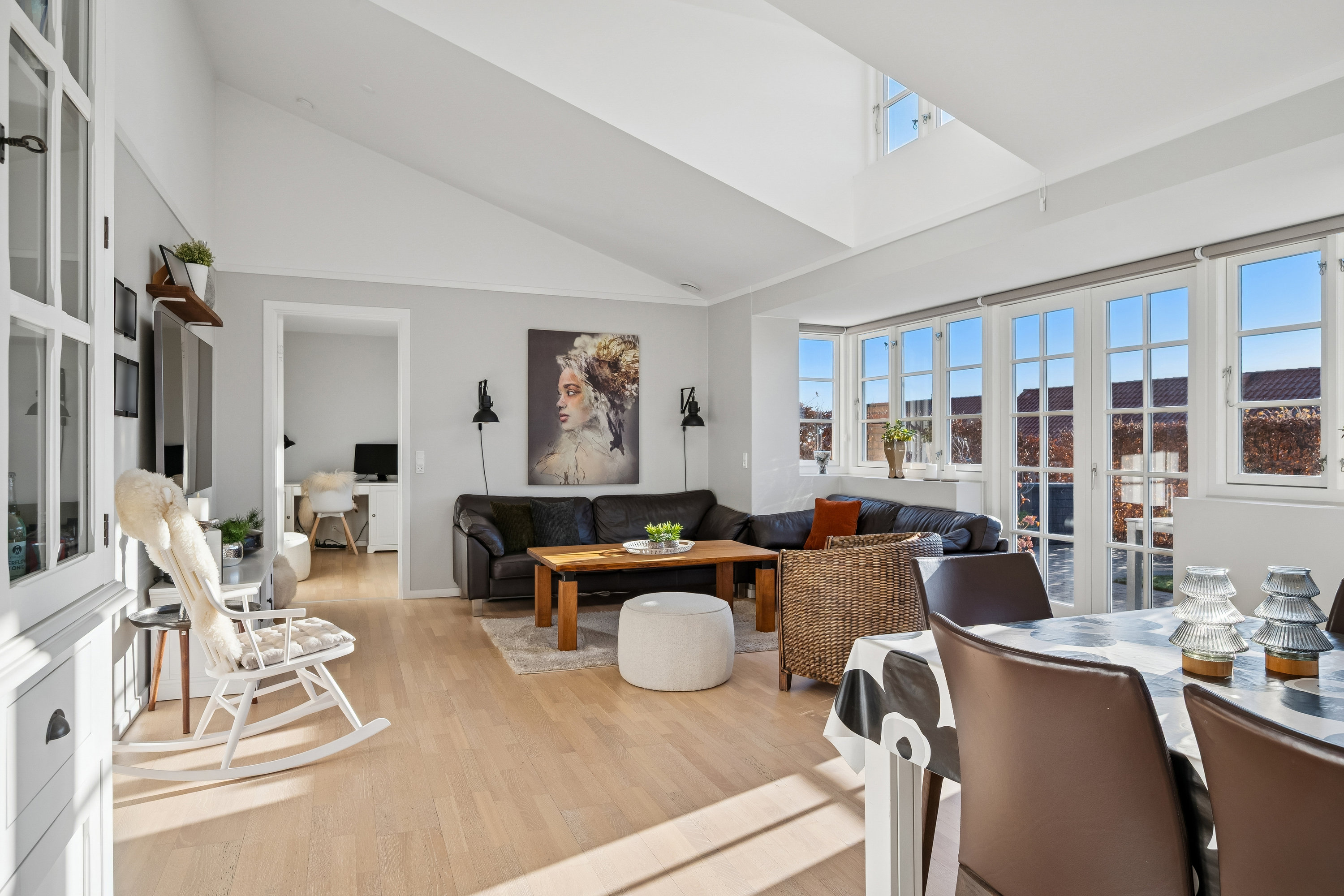 Fremhævet stue billede i fuldskærmstilstand. Billede af Udsigten 11, Haldum, 8382 Hinnerup