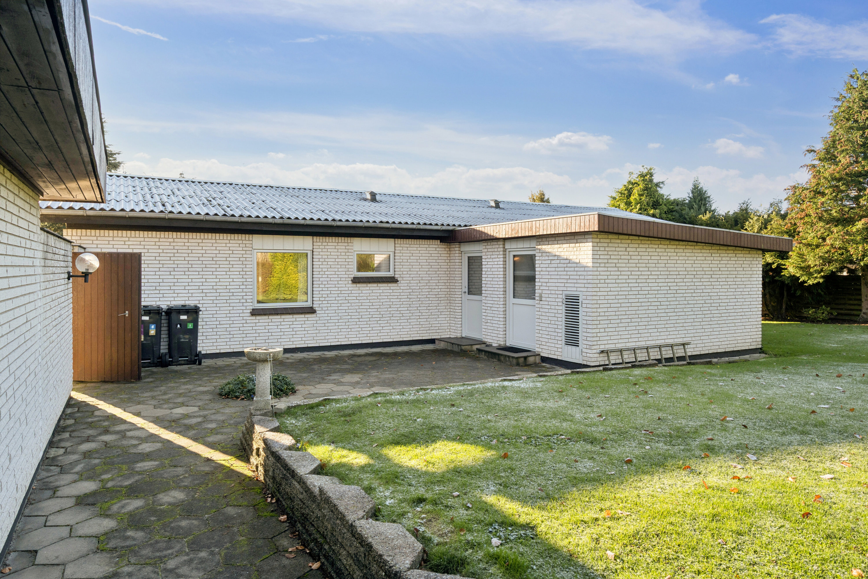 Miniaturebillede 1: set fra haven. Billede af Duevej 4, 4640 Faxe