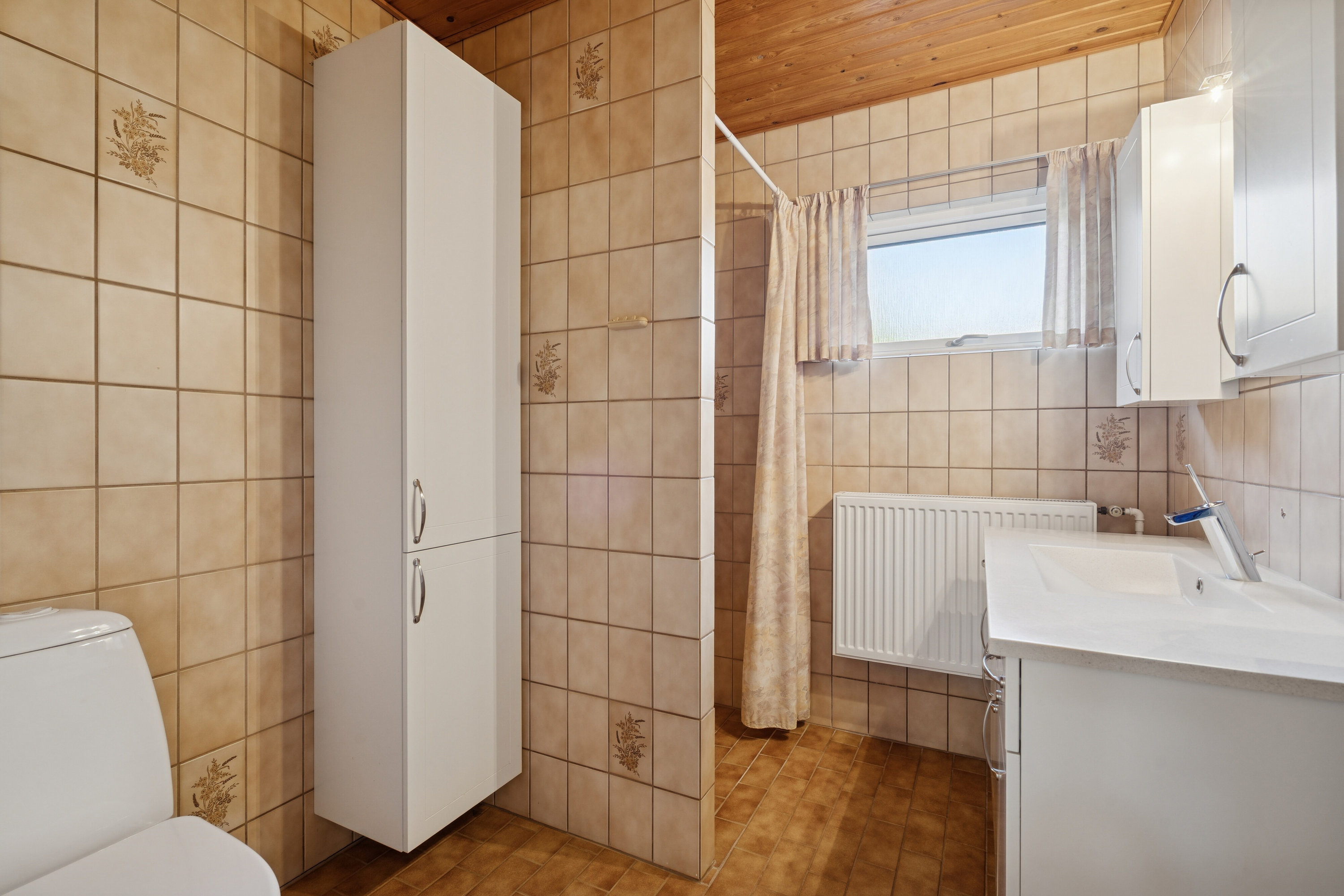 Fremhævet badeværelse billede i fuldskærmstilstand. Billede af Duevej 4, 4640 Faxe