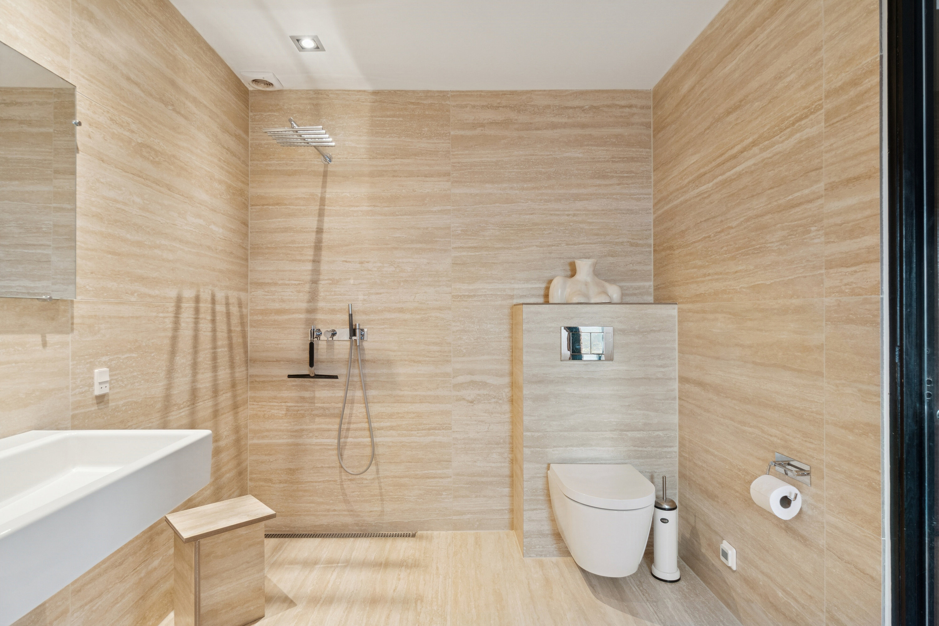 Fremhævet badeværelse billede i fuldskærmstilstand. Billede af Figenvej 109, 4700 Næstved