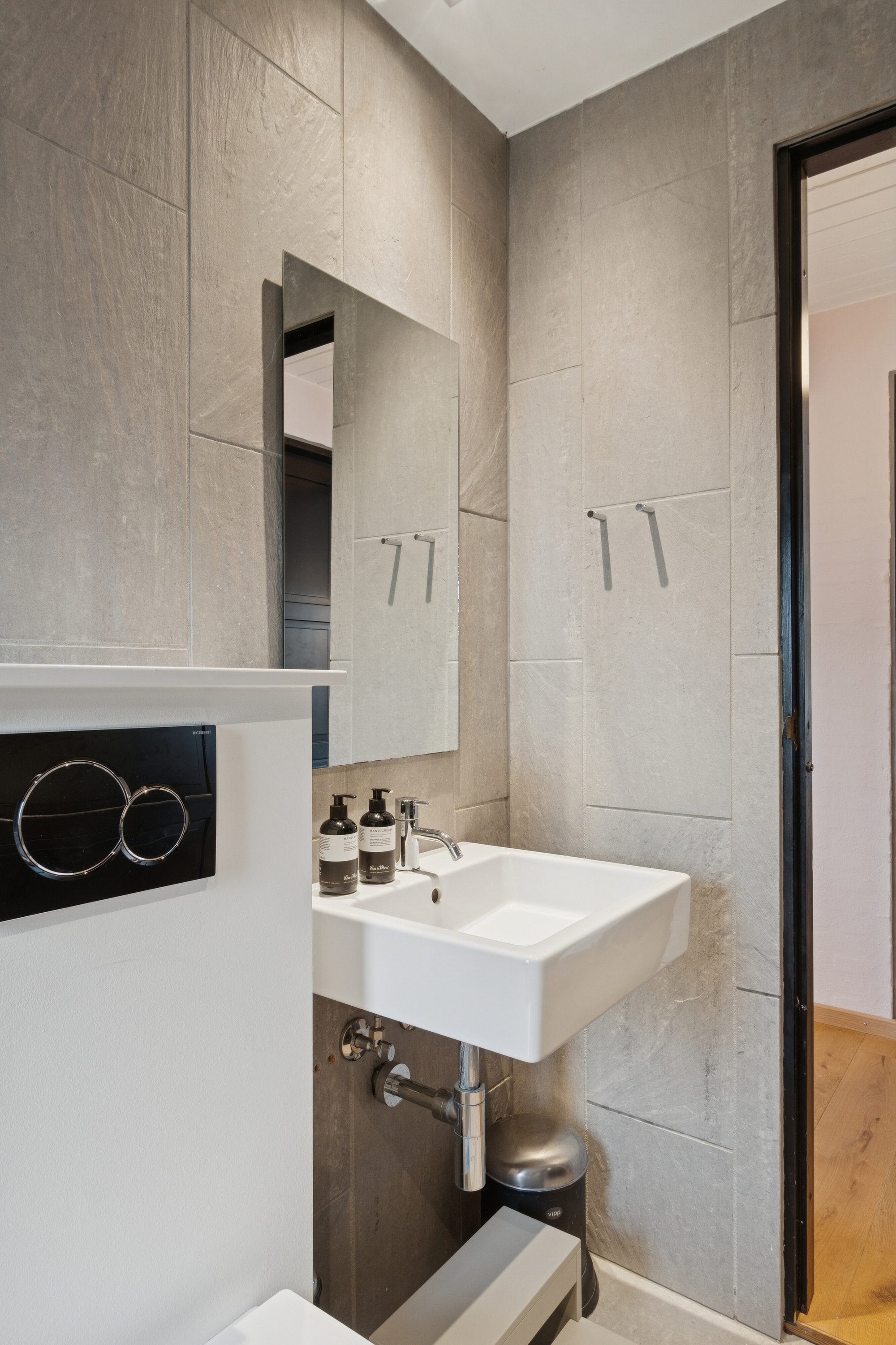 Fremhævet badeværelse billede i fuldskærmstilstand. Billede af Figenvej 109, 4700 Næstved