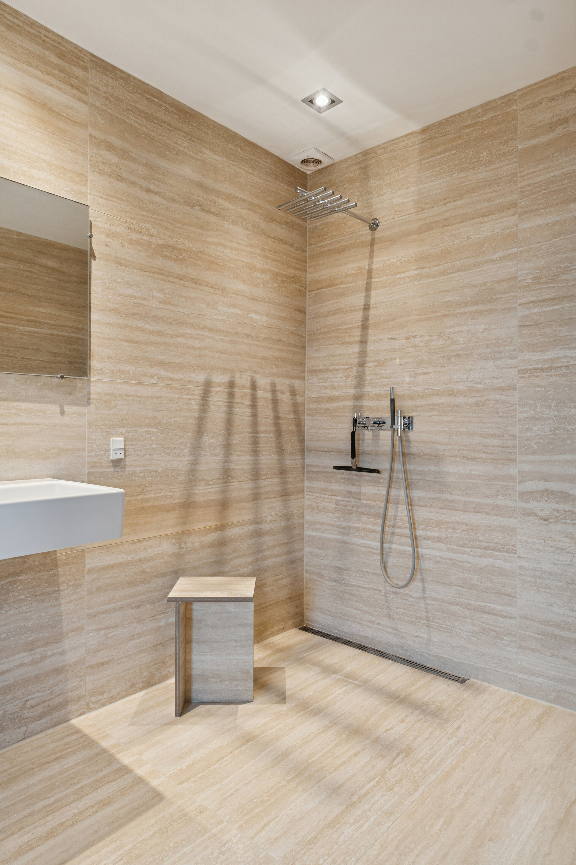 Fremhævet badeværelse billede i fuldskærmstilstand. Billede af Figenvej 109, 4700 Næstved