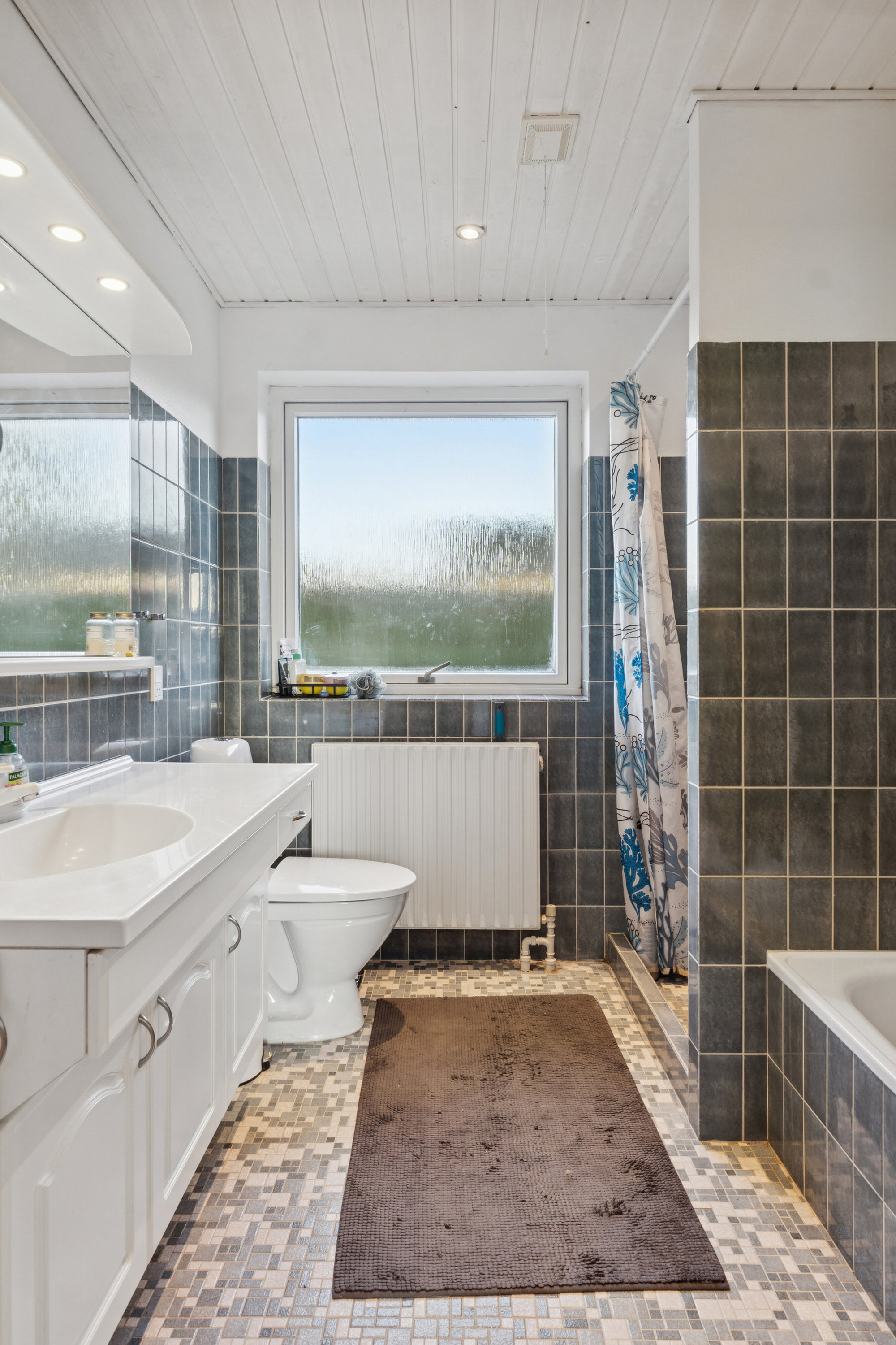 Fremhævet badeværelse billede i fuldskærmstilstand. Billede af Lærkevej 9, 4250 Fuglebjerg