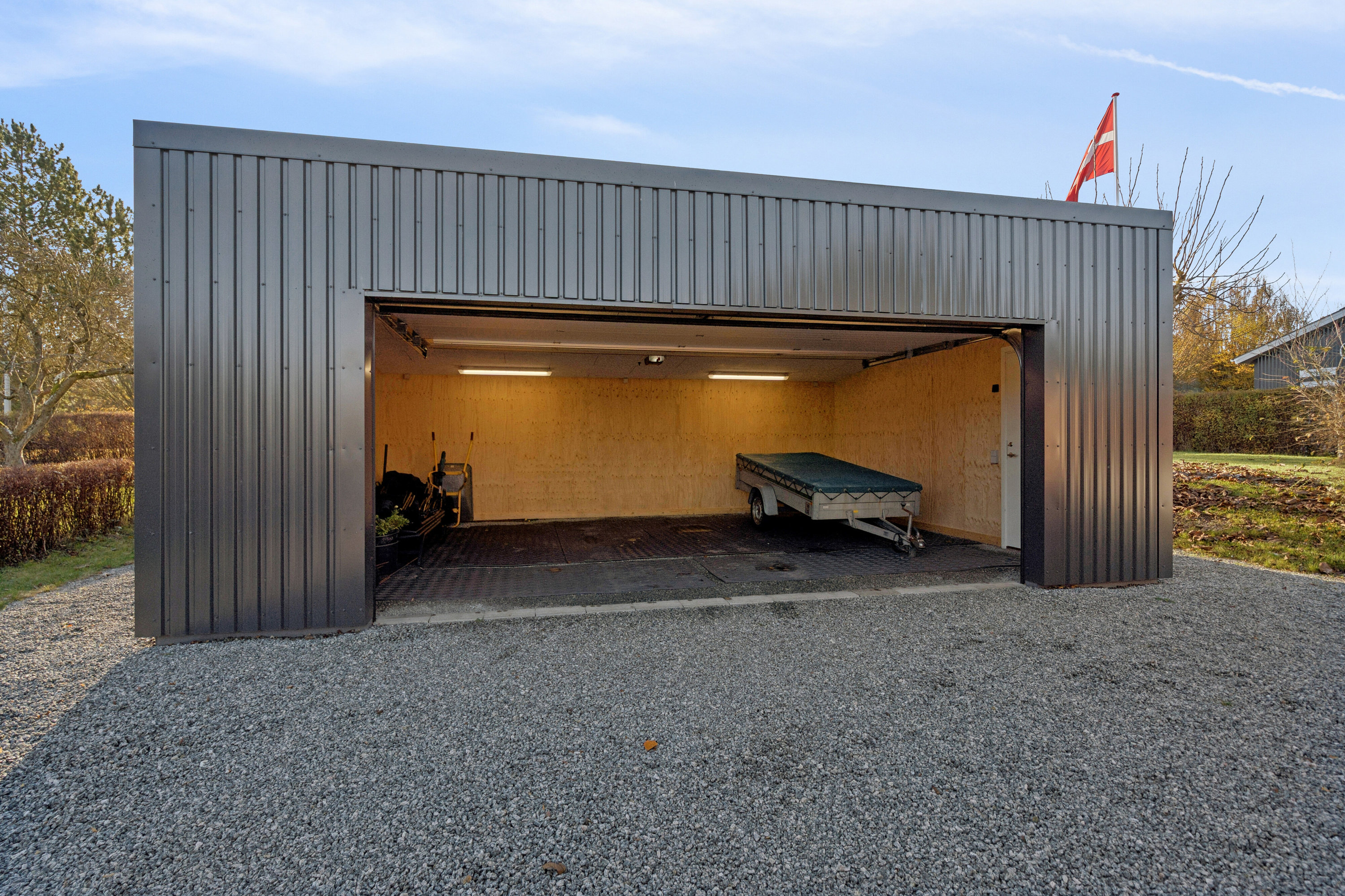 Fremhævet garage billede i fuldskærmstilstand. Billede af Fasanvej 22, 5540 Ullerslev