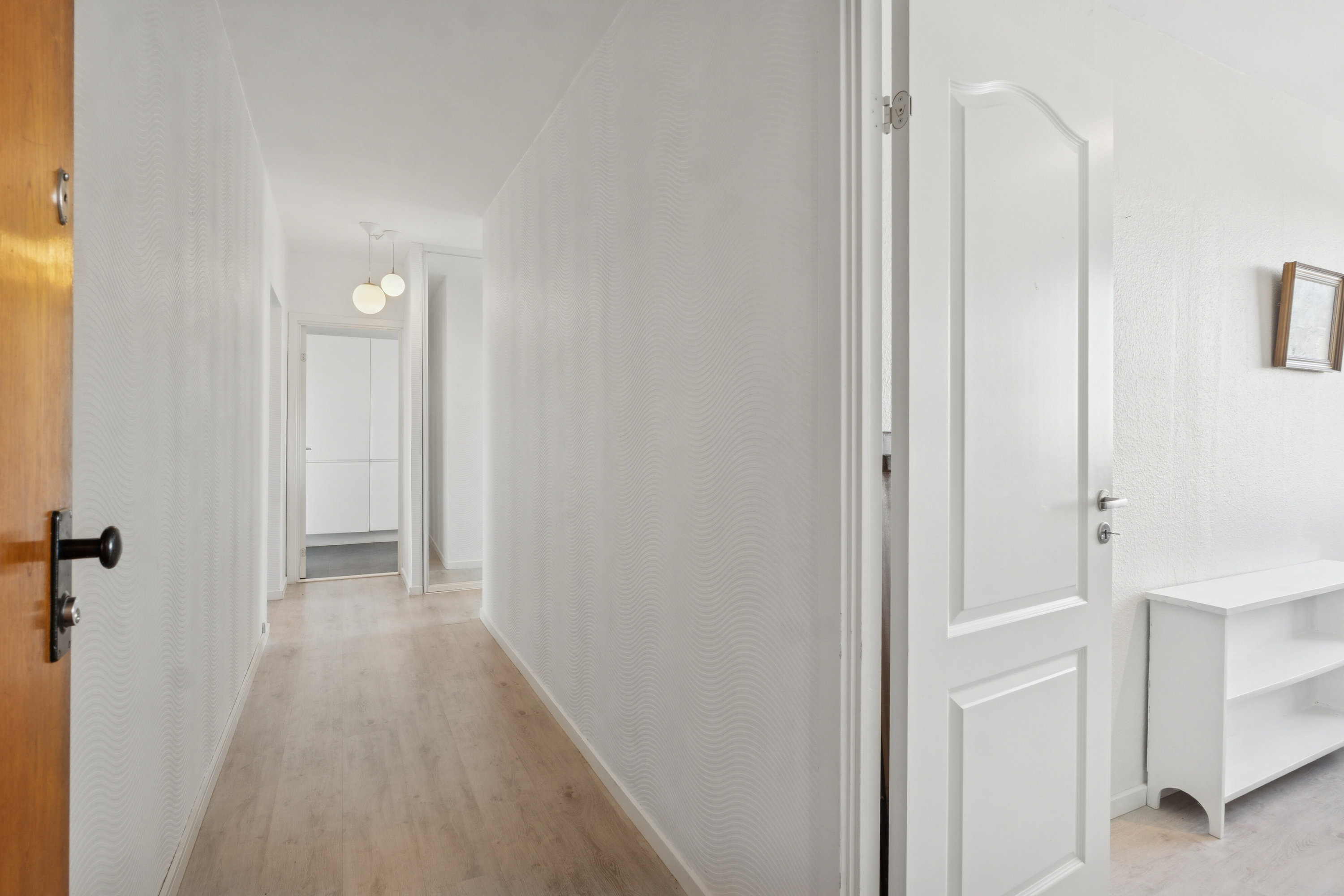 Fremhævet gang billede i fuldskærmstilstand. Billede af Rebæk Søpark 25, 6. th., 2650 Hvidovre