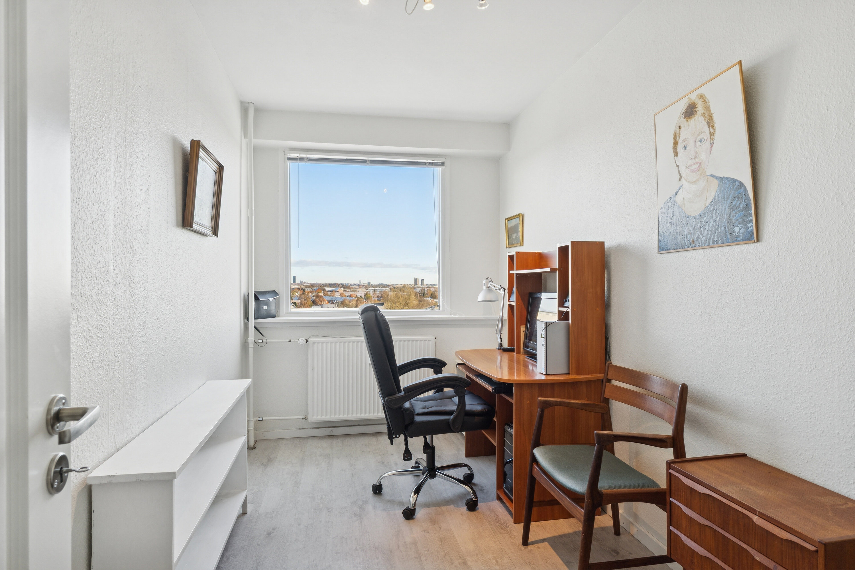 Fremhævet arbejdsværelse billede i fuldskærmstilstand. Billede af Rebæk Søpark 25, 6. th., 2650 Hvidovre