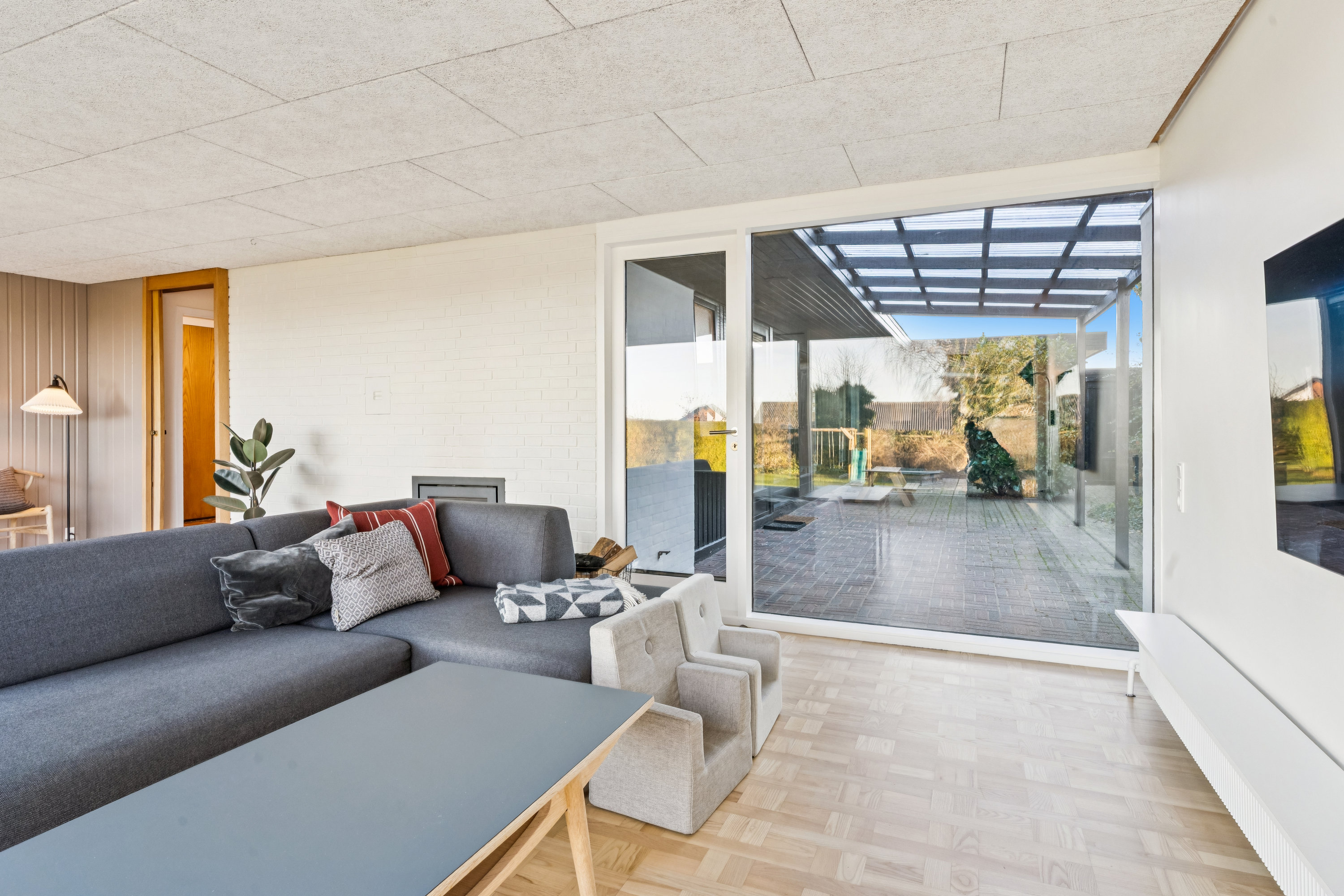 Fremhævet stue billede i fuldskærmstilstand. Billede af Solvangen 26, Gug, 9210 Aalborg SØ