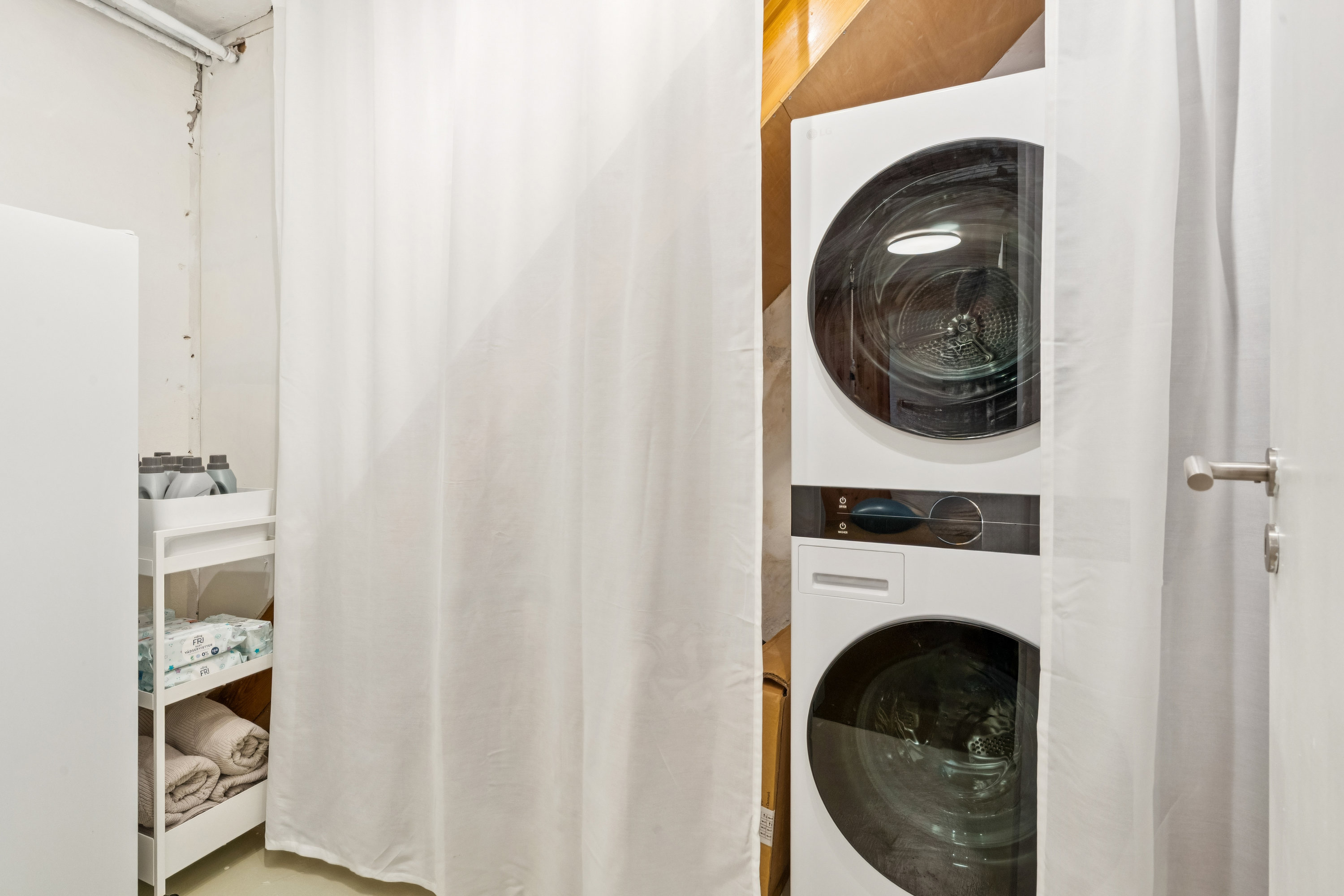 Fremhævet badeværelse billede i fuldskærmstilstand. Billede af Solvangen 26, Gug, 9210 Aalborg SØ