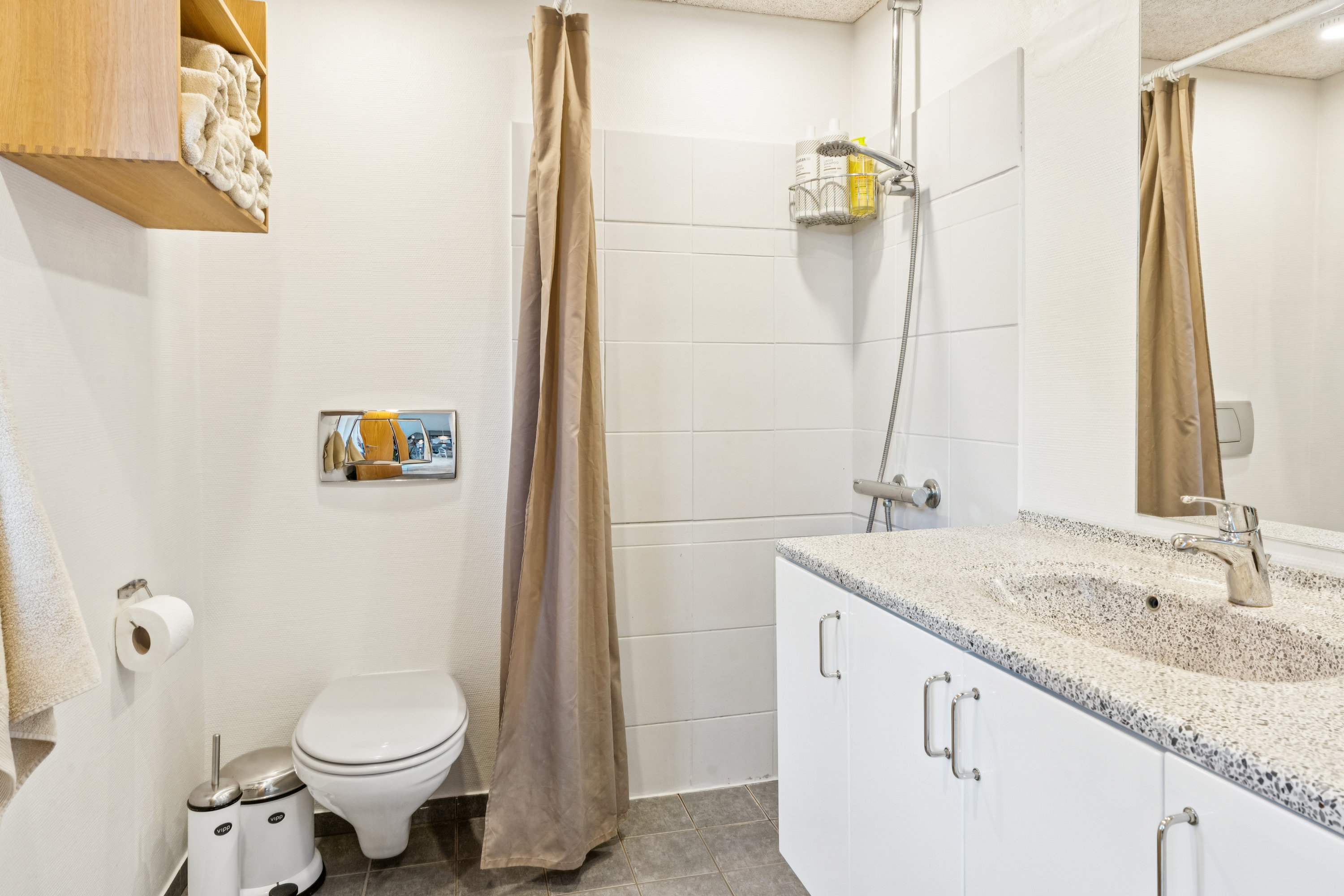 Fremhævet badeværelse billede i fuldskærmstilstand. Billede af Solvangen 26, Gug, 9210 Aalborg SØ