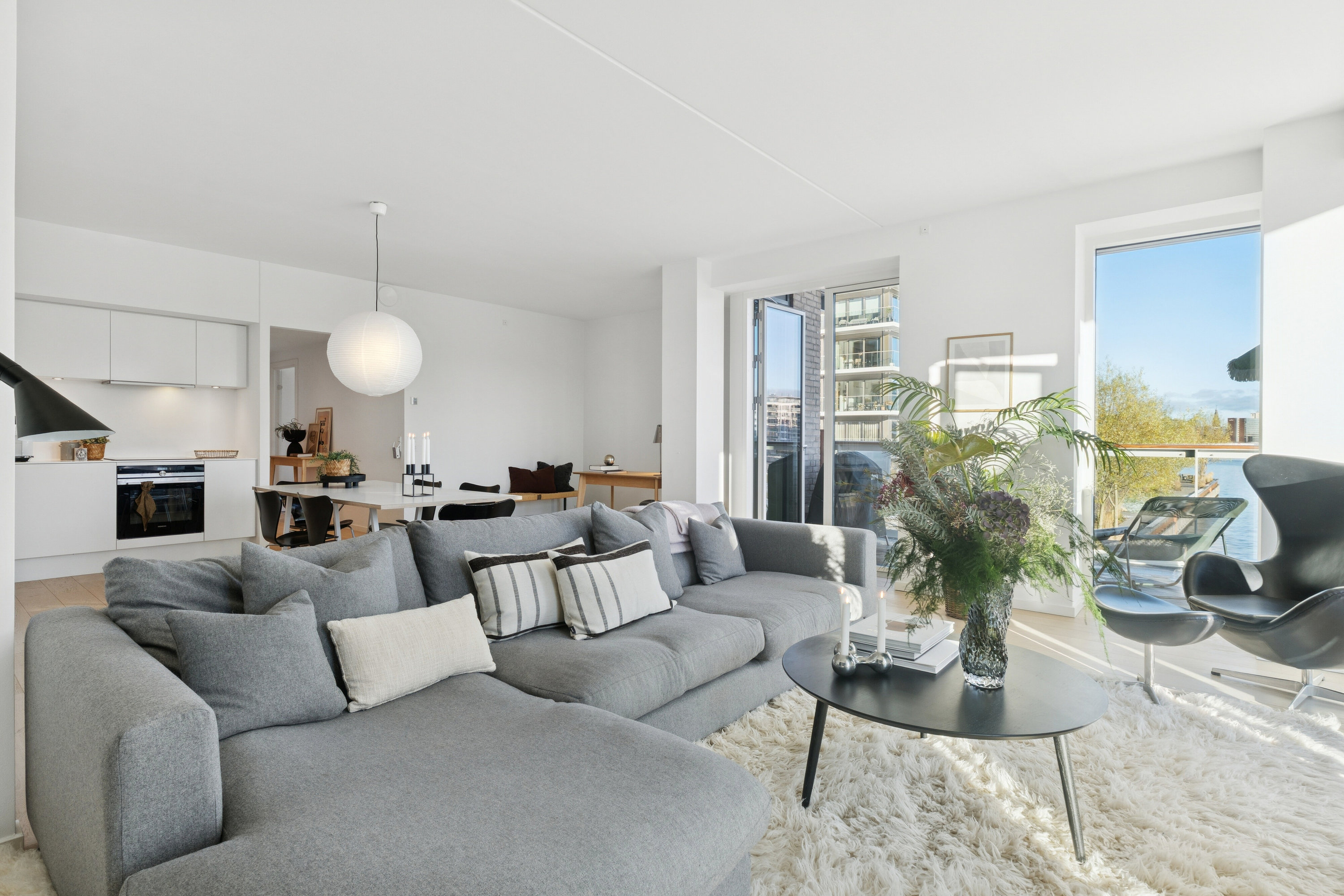 Fremhævet stue billede i fuldskærmstilstand. Billede af Martin Luther Kings Vej 3, 1. tv., 2450 København SV