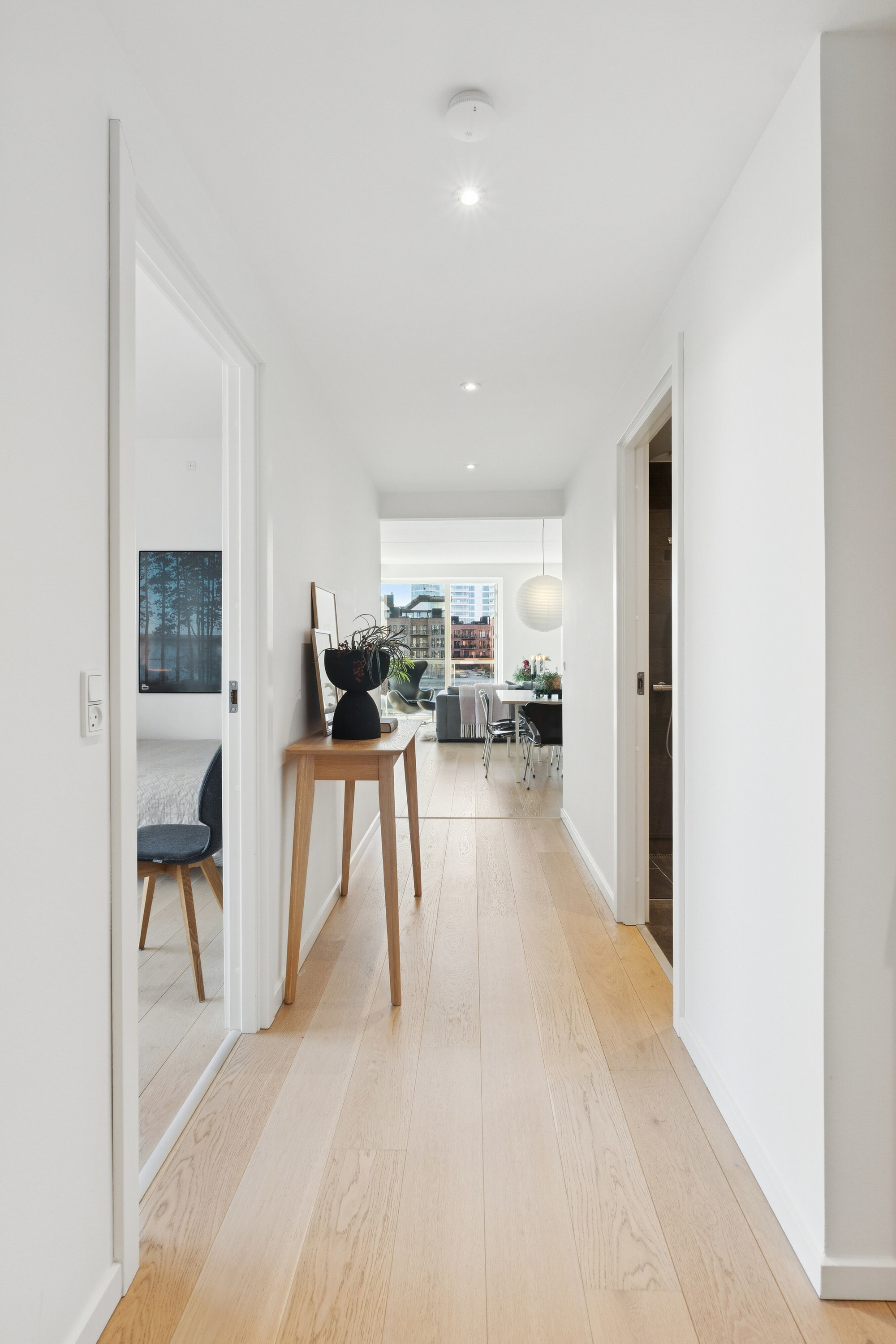 Fremhævet indendørs billede i fuldskærmstilstand. Billede af Martin Luther Kings Vej 3, 1. tv., 2450 København SV