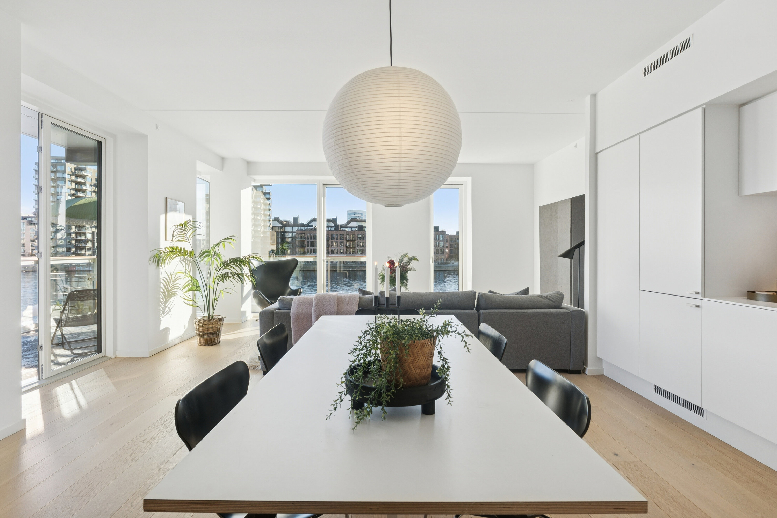 Fremhævet spisestue billede i fuldskærmstilstand. Billede af Martin Luther Kings Vej 3, 1. tv., 2450 København SV