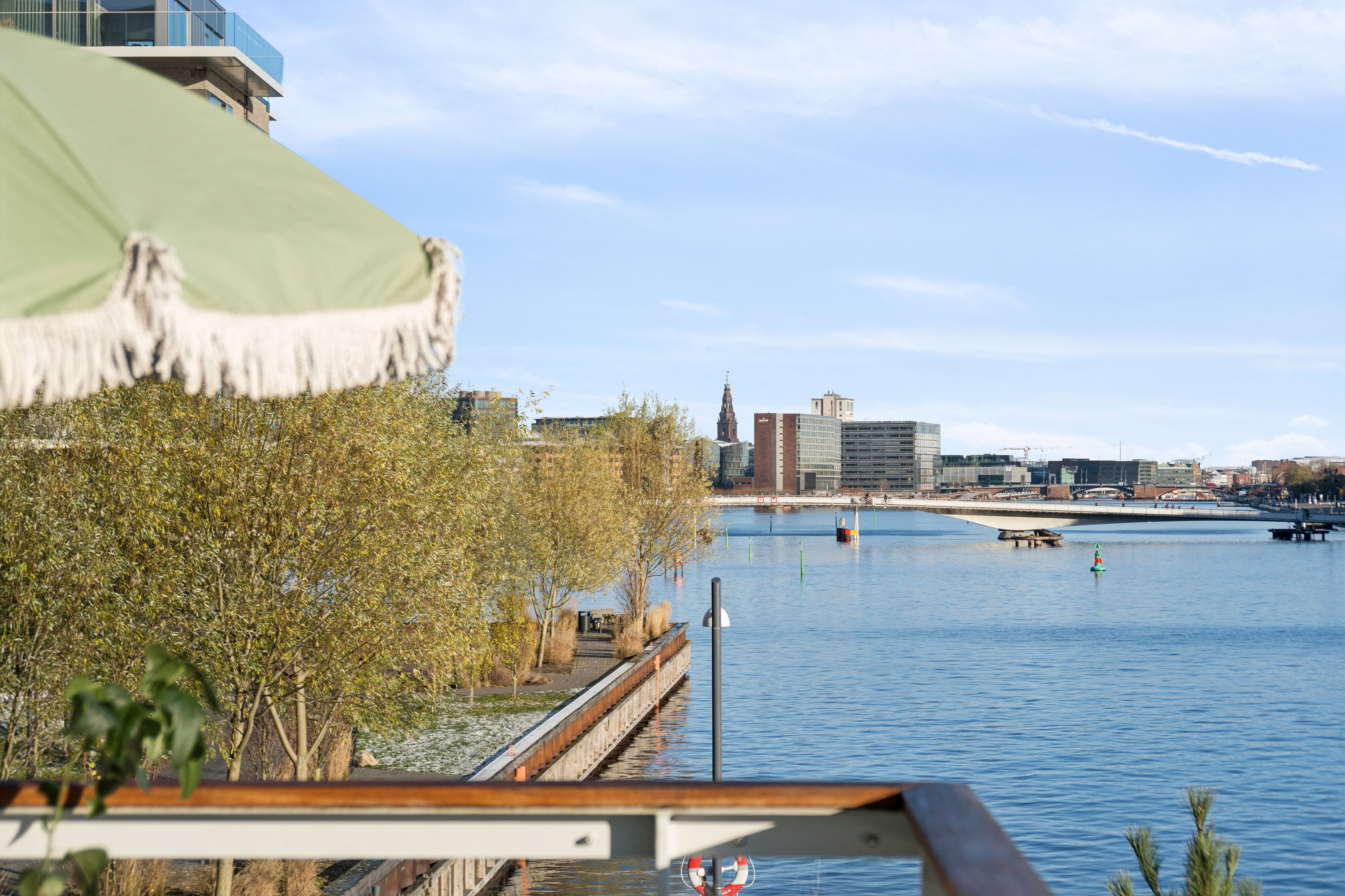 Fremhævet altan billede i fuldskærmstilstand. Billede af Martin Luther Kings Vej 3, 1. tv., 2450 København SV