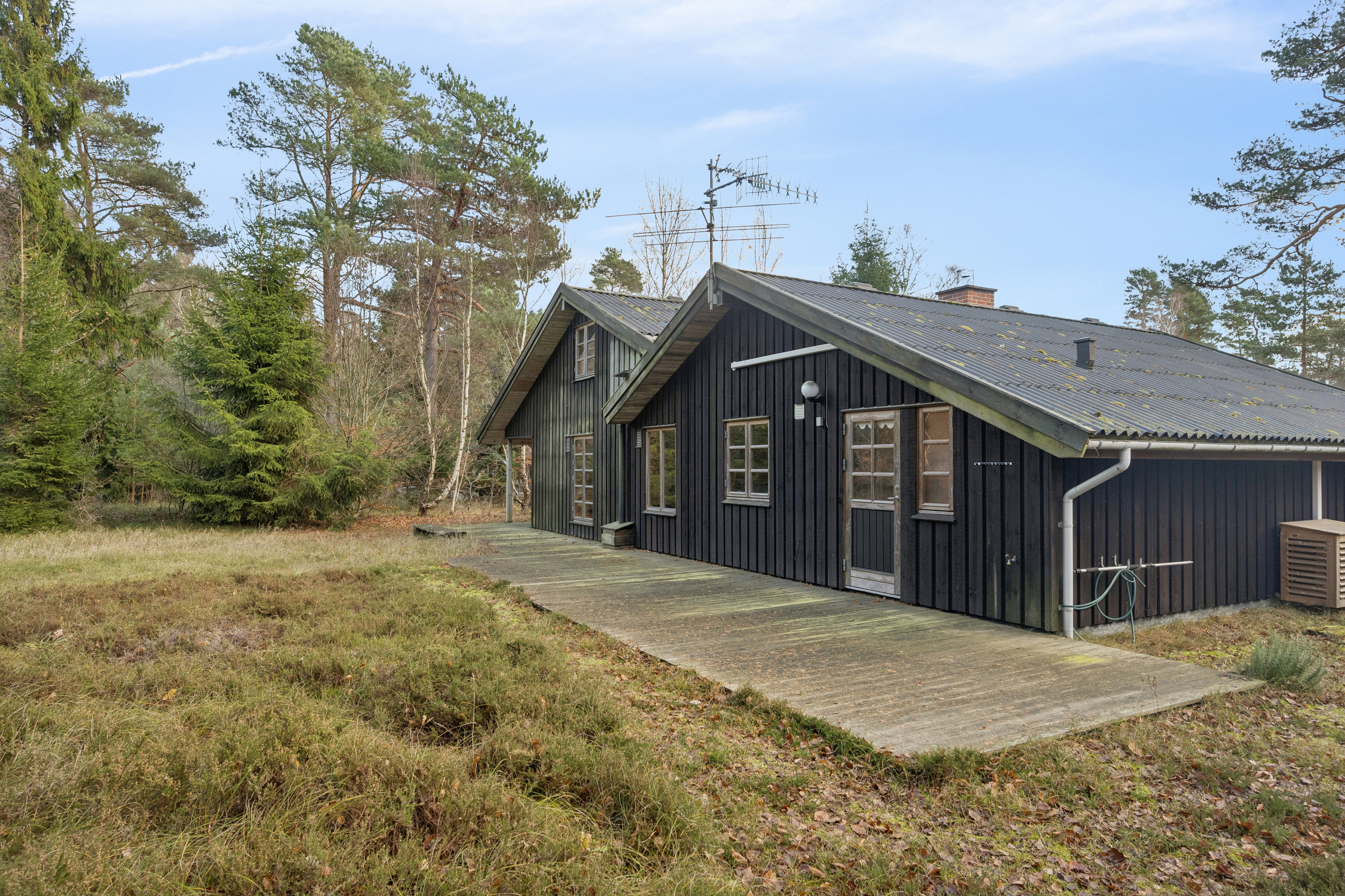 Fremhævet set fra haven billede i fuldskærmstilstand. Billede af Signe Fabers Vej 9, Tibirke Sand, 3300 Frederiksværk