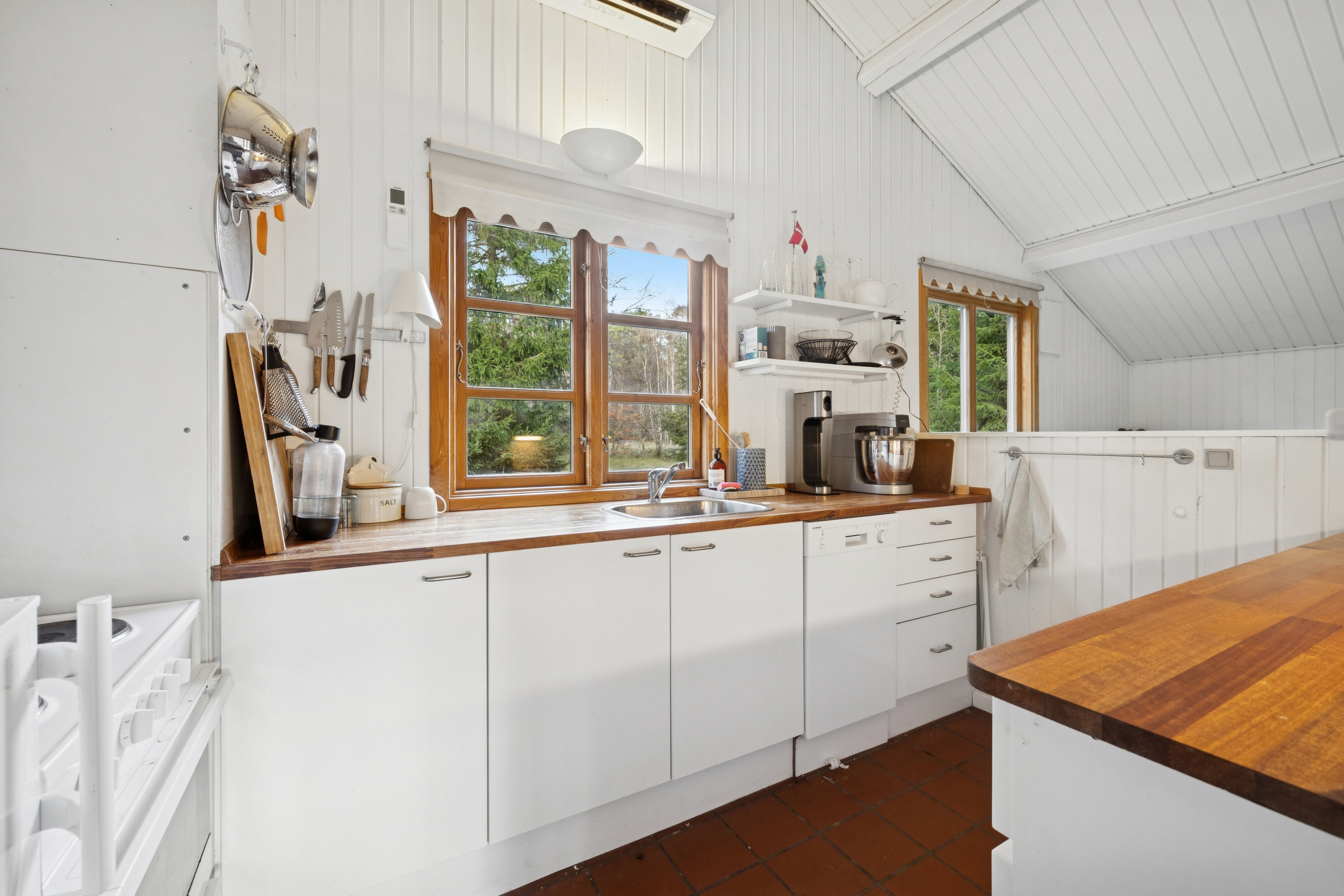 Fremhævet køkken billede i fuldskærmstilstand. Billede af Signe Fabers Vej 9, Tibirke Sand, 3300 Frederiksværk