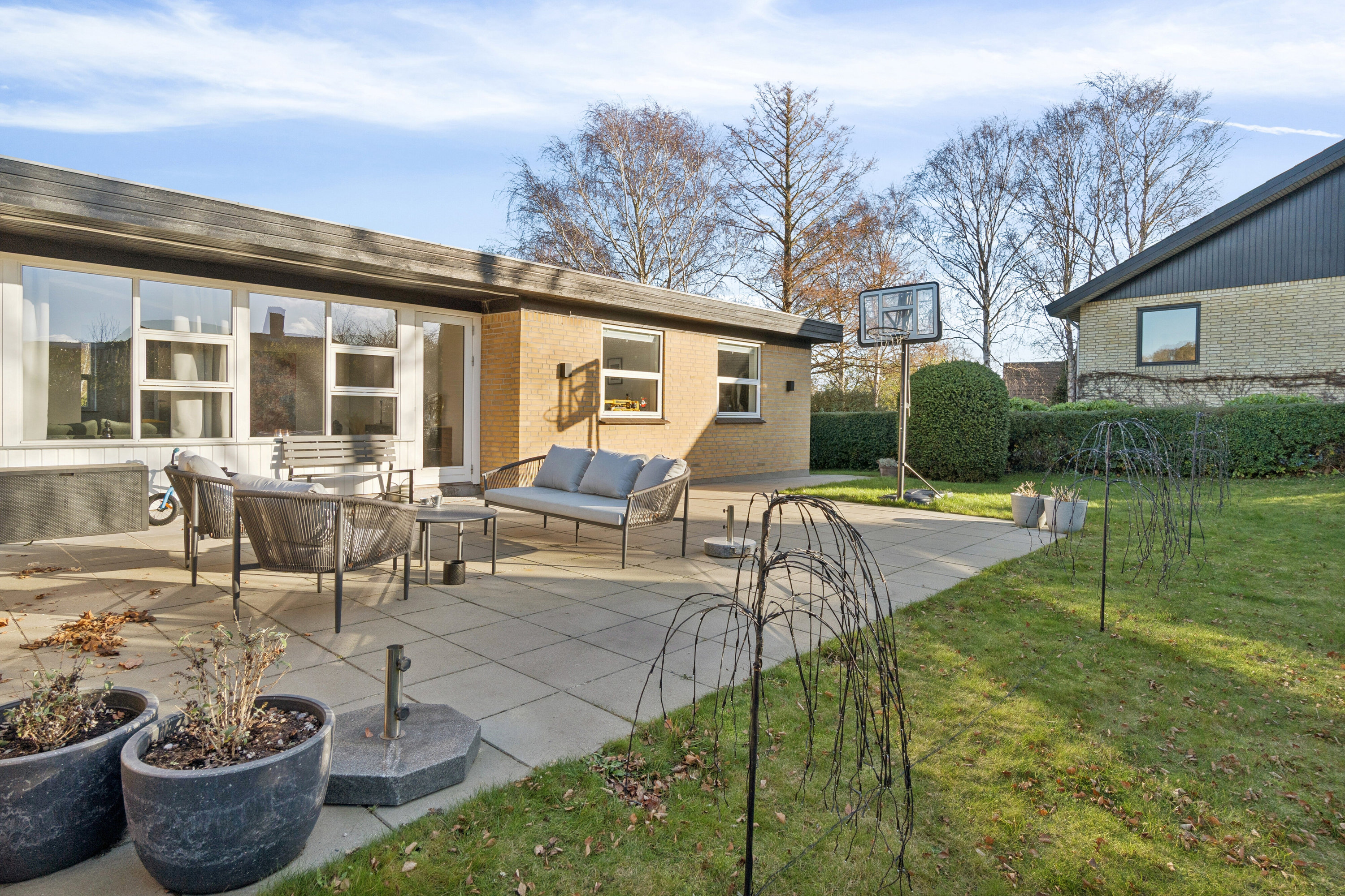 Miniaturebillede 2: set fra haven. Billede af Strandbakken 103, 4400 Kalundborg