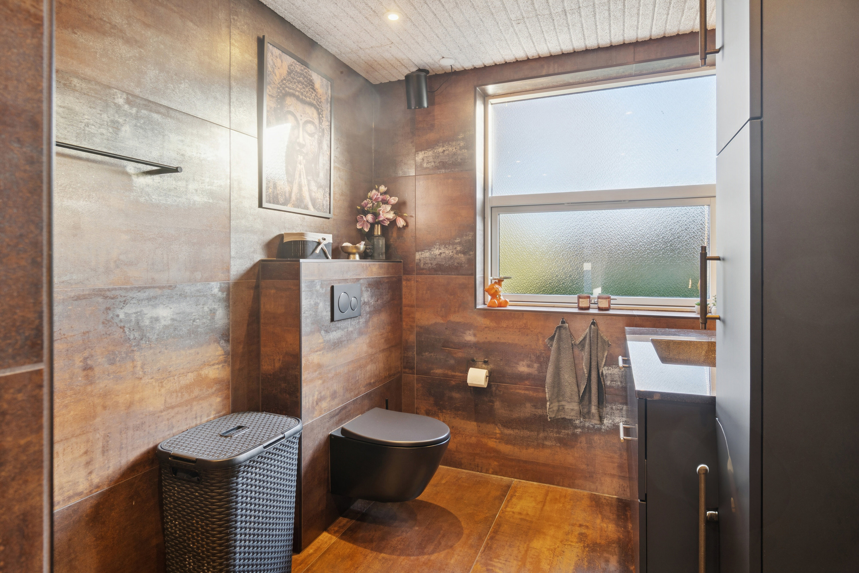 Fremhævet badeværelse billede i fuldskærmstilstand. Billede af Strandbakken 103, 4400 Kalundborg