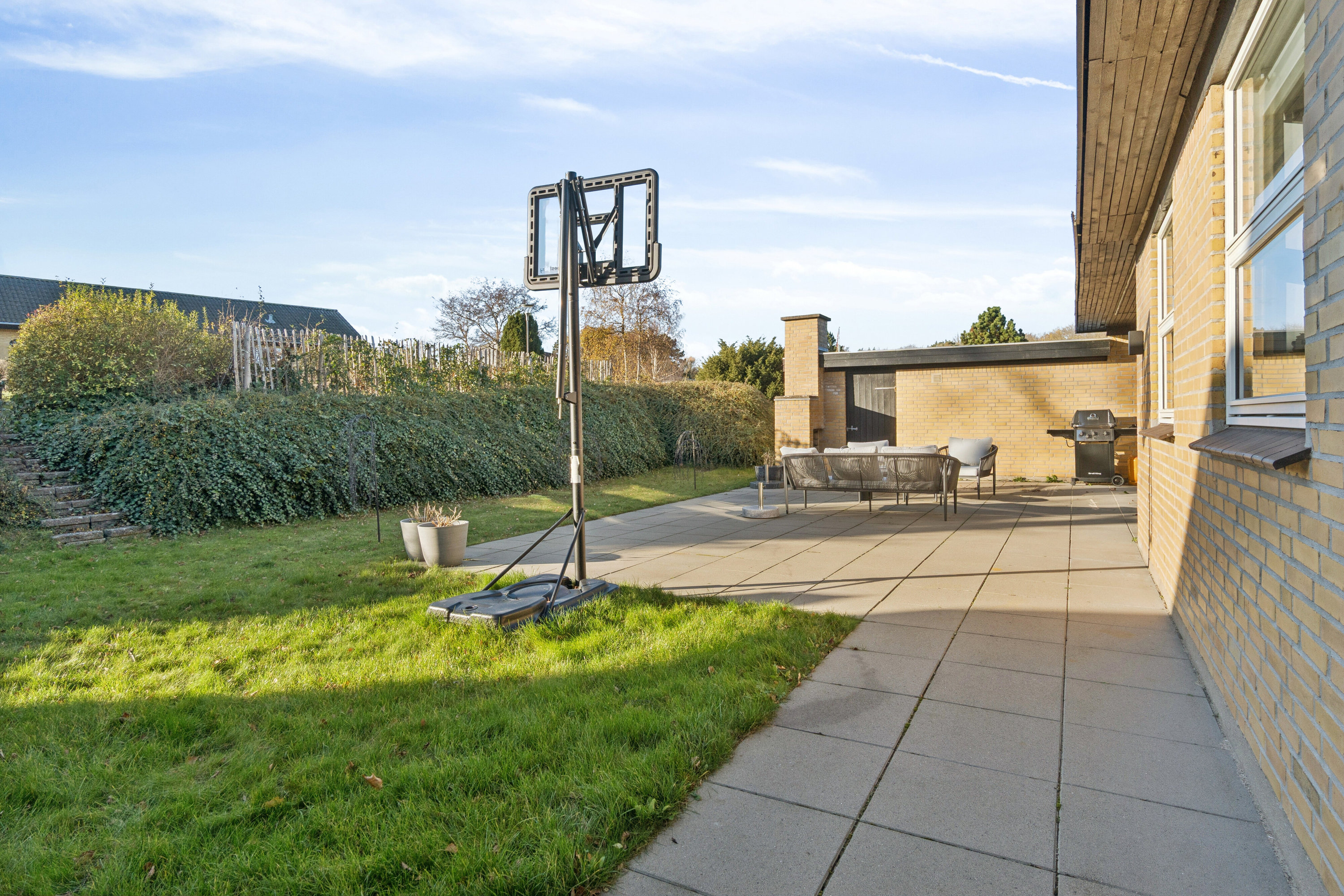 Fremhævet udendørs billede i fuldskærmstilstand. Billede af Strandbakken 103, 4400 Kalundborg