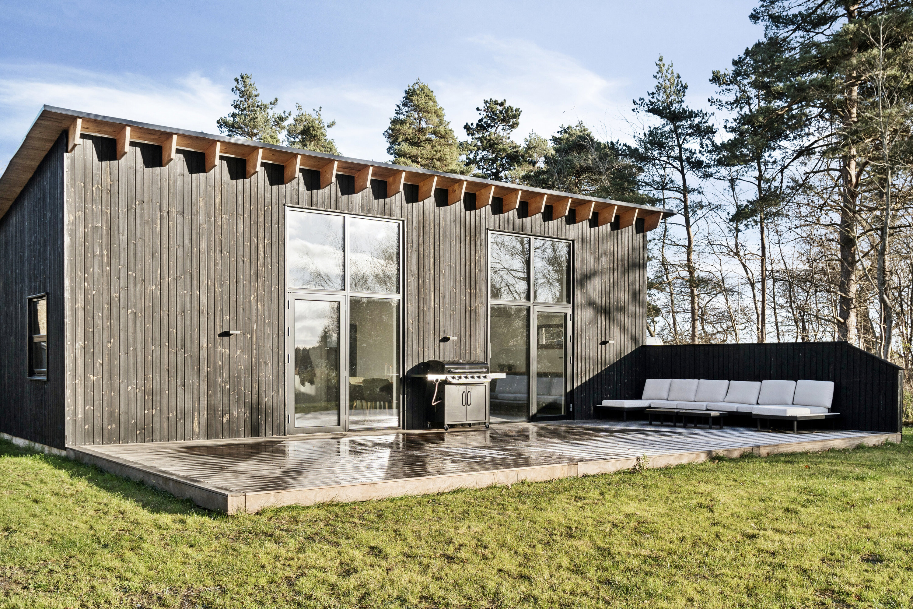 Fremhævet set fra haven billede i fuldskærmstilstand. Billede af Tjurvej 18, Gundestrup, 4571 Grevinge