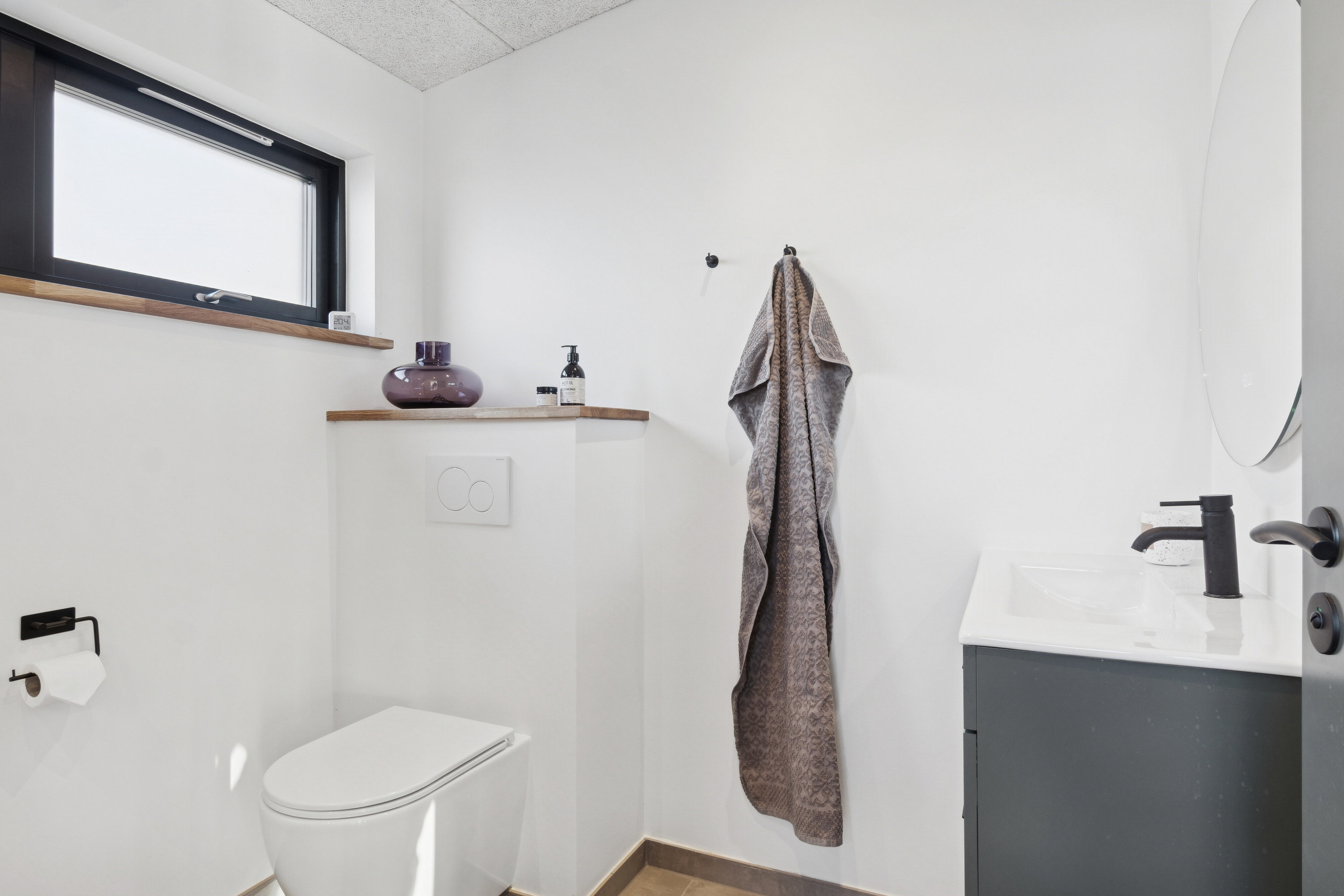 Fremhævet badeværelse billede i fuldskærmstilstand. Billede af Tjurvej 18, Gundestrup, 4571 Grevinge