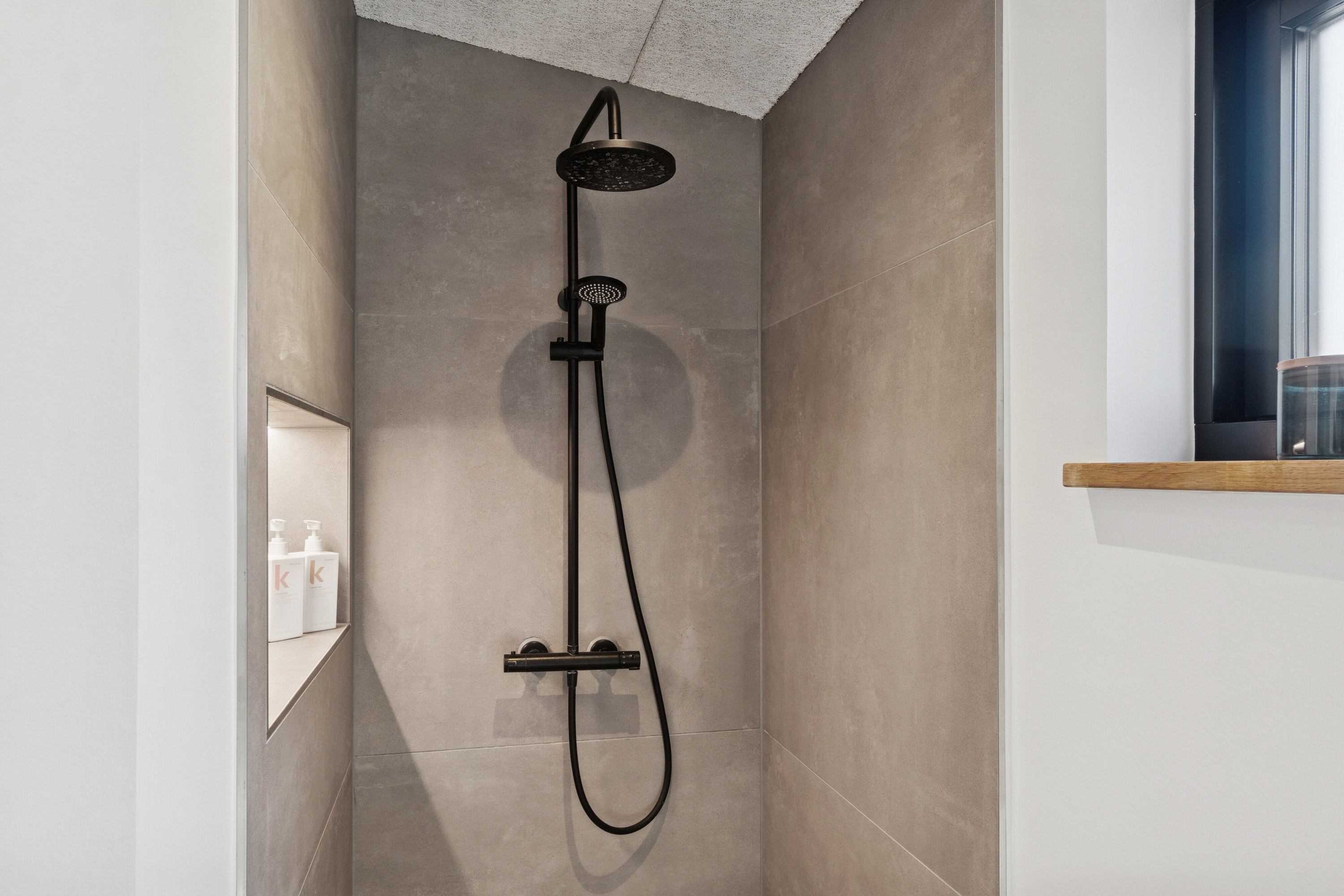 Fremhævet badeværelse billede i fuldskærmstilstand. Billede af Tjurvej 18, Gundestrup, 4571 Grevinge