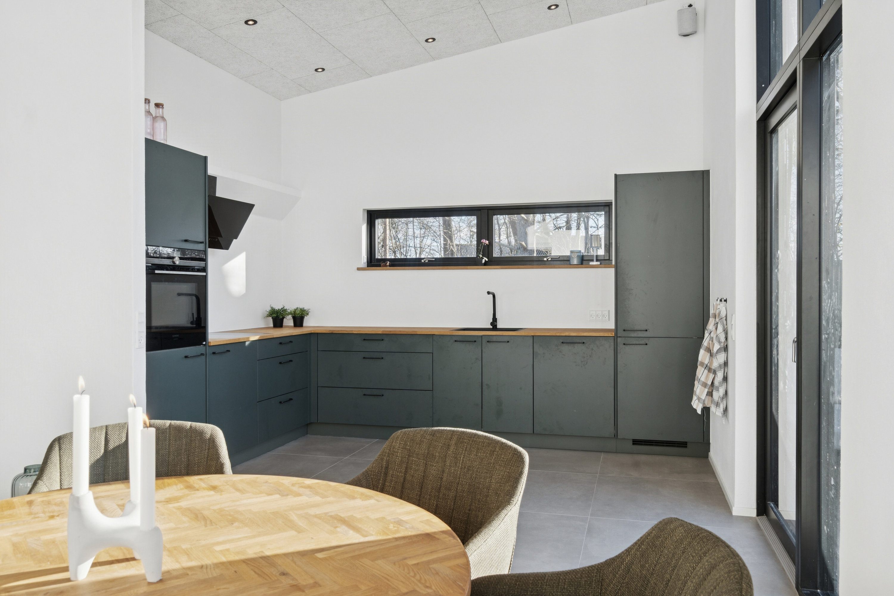 Fremhævet spisestue billede i fuldskærmstilstand. Billede af Tjurvej 18, Gundestrup, 4571 Grevinge