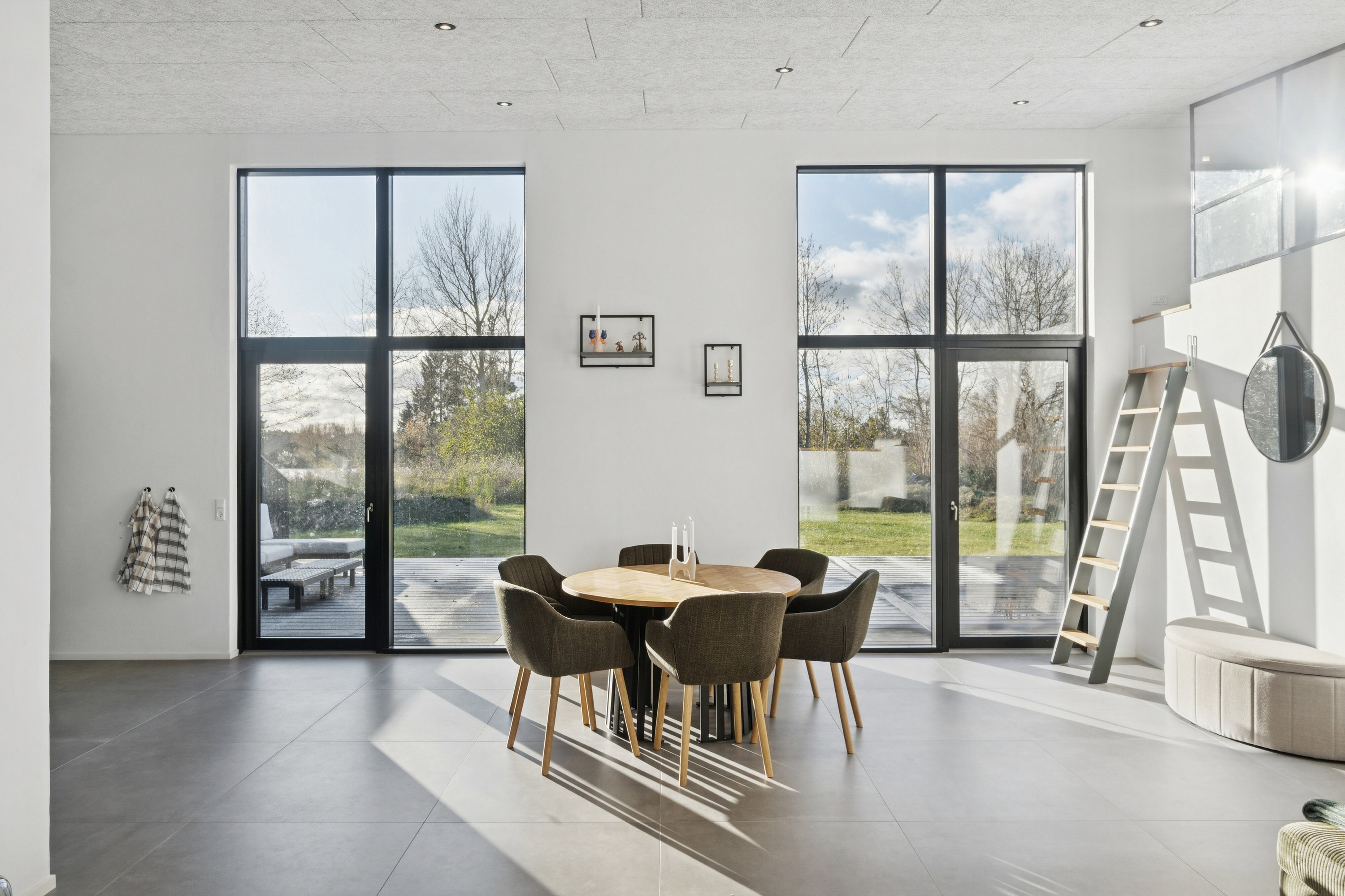 Fremhævet spisestue billede i fuldskærmstilstand. Billede af Tjurvej 18, Gundestrup, 4571 Grevinge