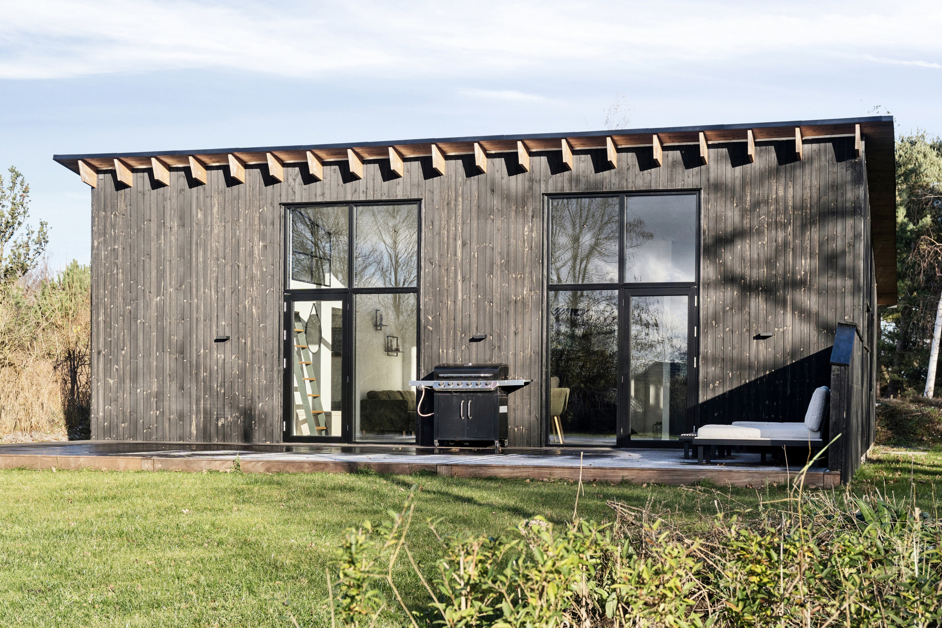 Fremhævet set fra haven billede i fuldskærmstilstand. Billede af Tjurvej 18, Gundestrup, 4571 Grevinge