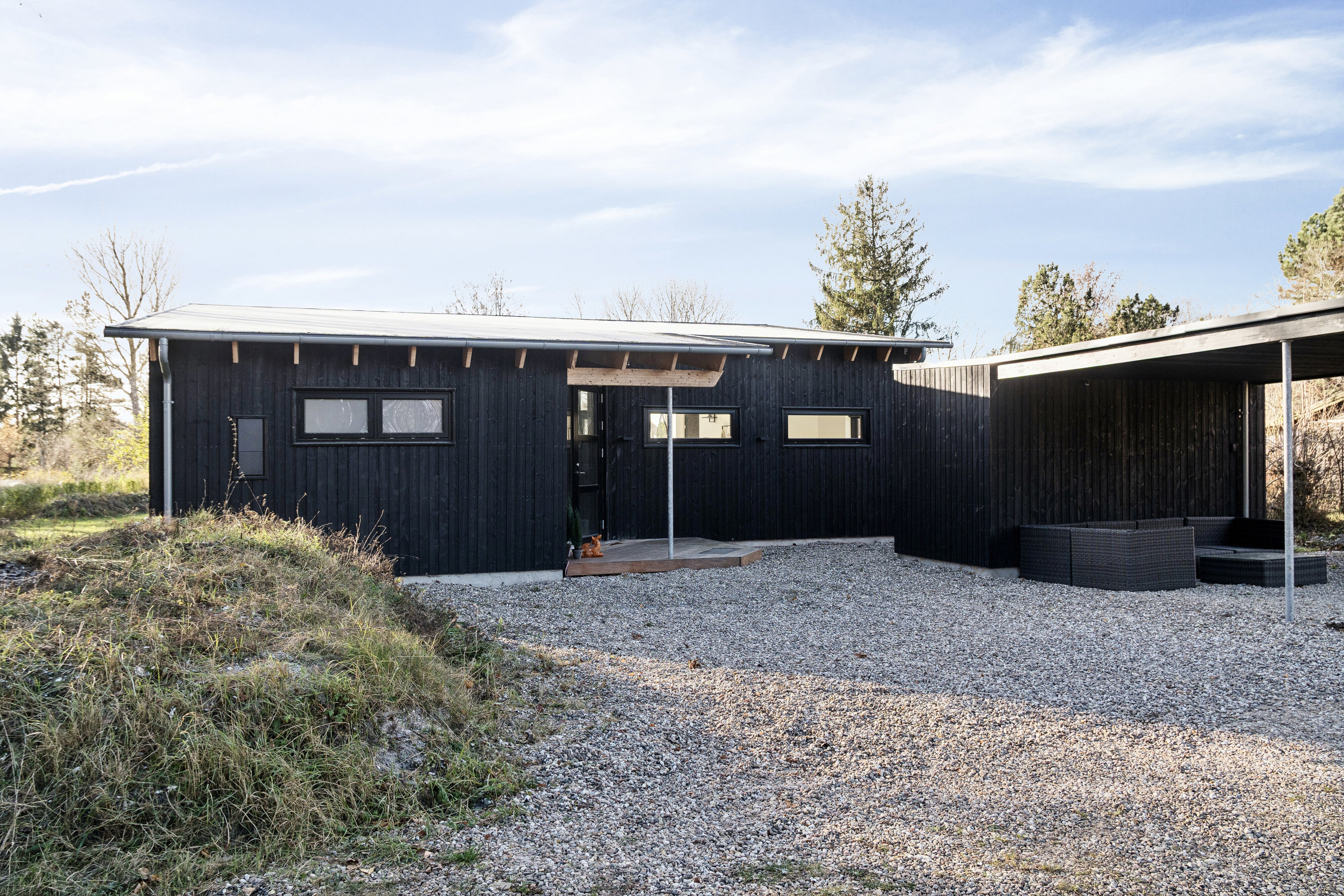 Miniaturebillede 2: set fra vejen. Billede af Tjurvej 18, Gundestrup, 4571 Grevinge