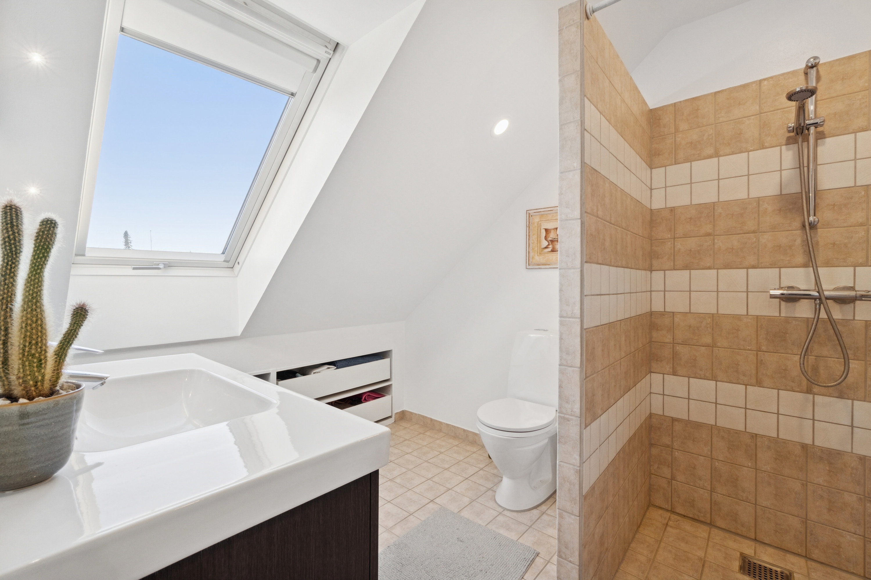 Fremhævet badeværelse billede i fuldskærmstilstand. Billede af Kløverprisvej 88, 2650 Hvidovre