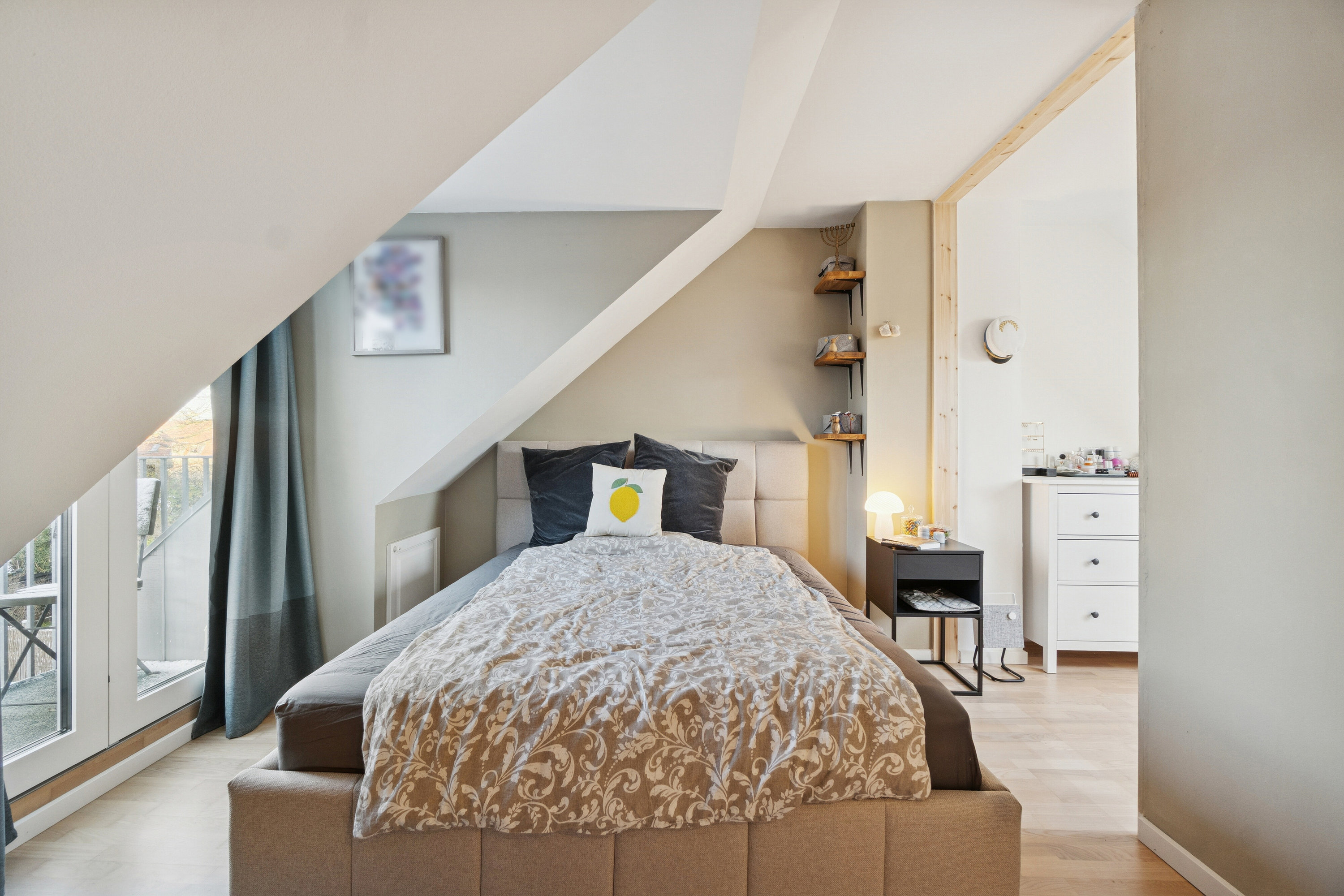 Fremhævet soveværelse billede i fuldskærmstilstand. Billede af Kløverprisvej 88, 2650 Hvidovre