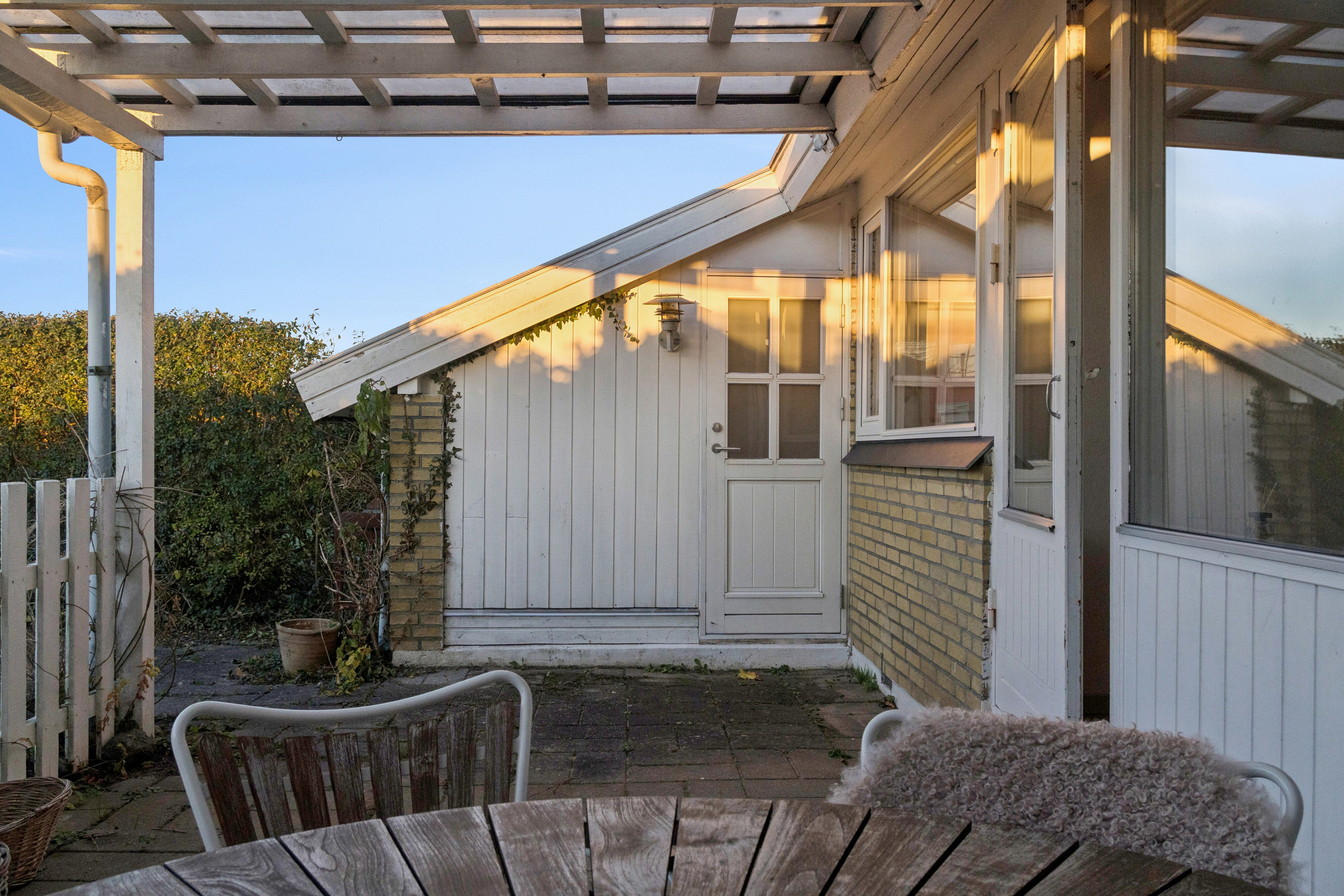 Fremhævet overdækket terrasse billede i fuldskærmstilstand. Billede af Skovgårdsvænget 126, 8310 Tranbjerg J