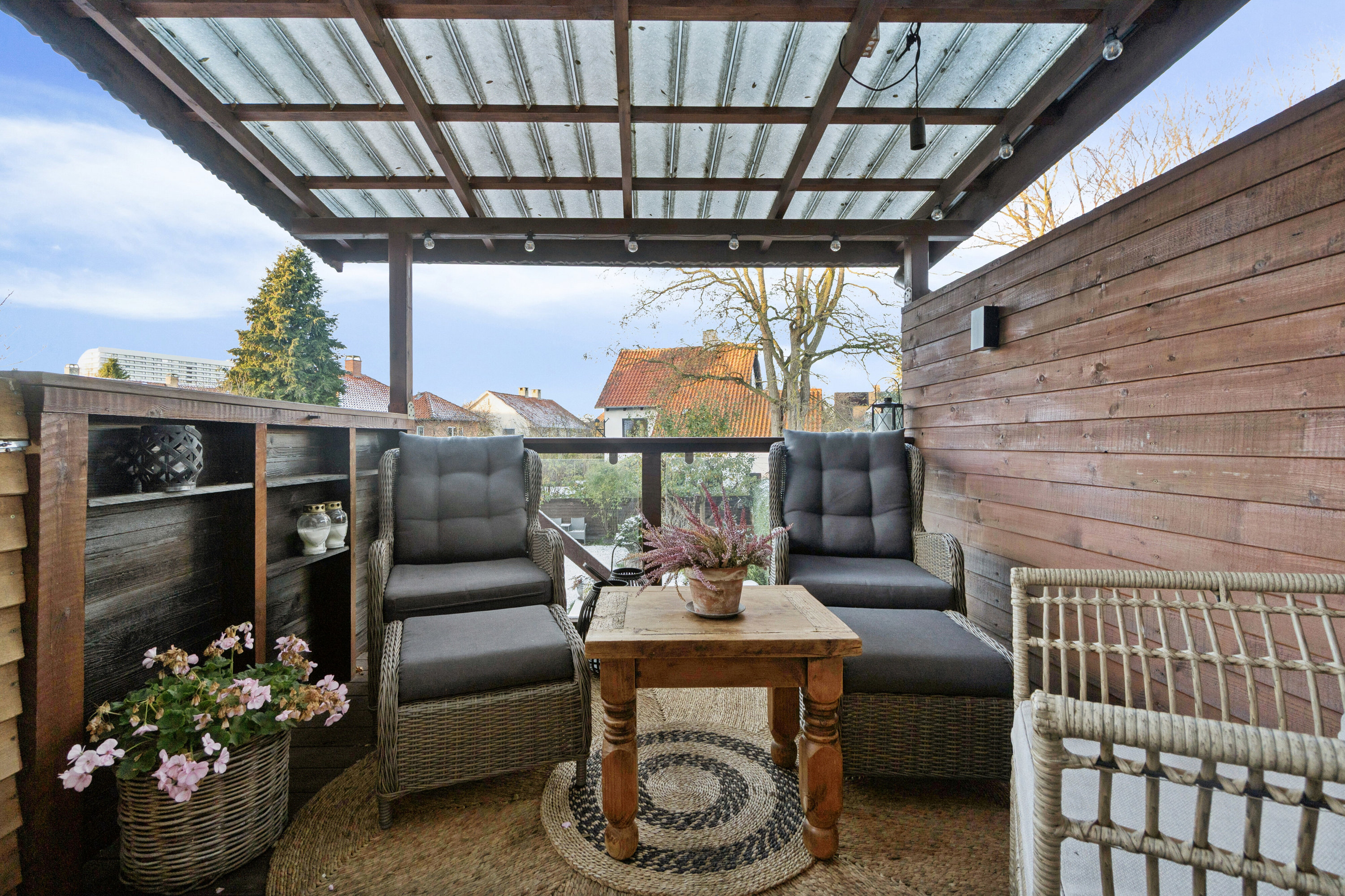 Fremhævet overdækket terrasse billede i fuldskærmstilstand. Billede af Kløverprisvej 88, 2650 Hvidovre