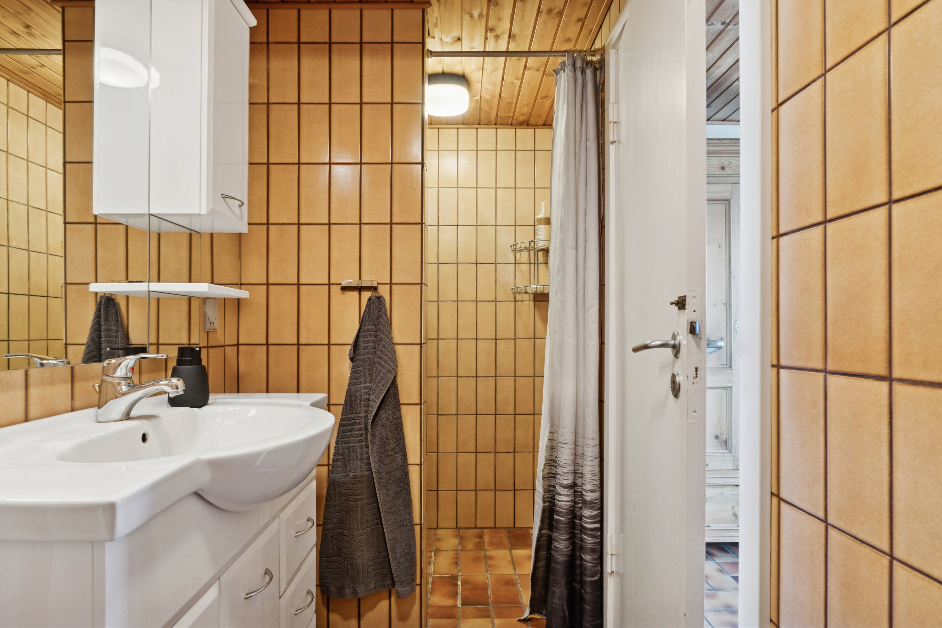 Fremhævet badeværelse billede i fuldskærmstilstand. Billede af Skovmarksvej 2, 5762 Vester Skerninge