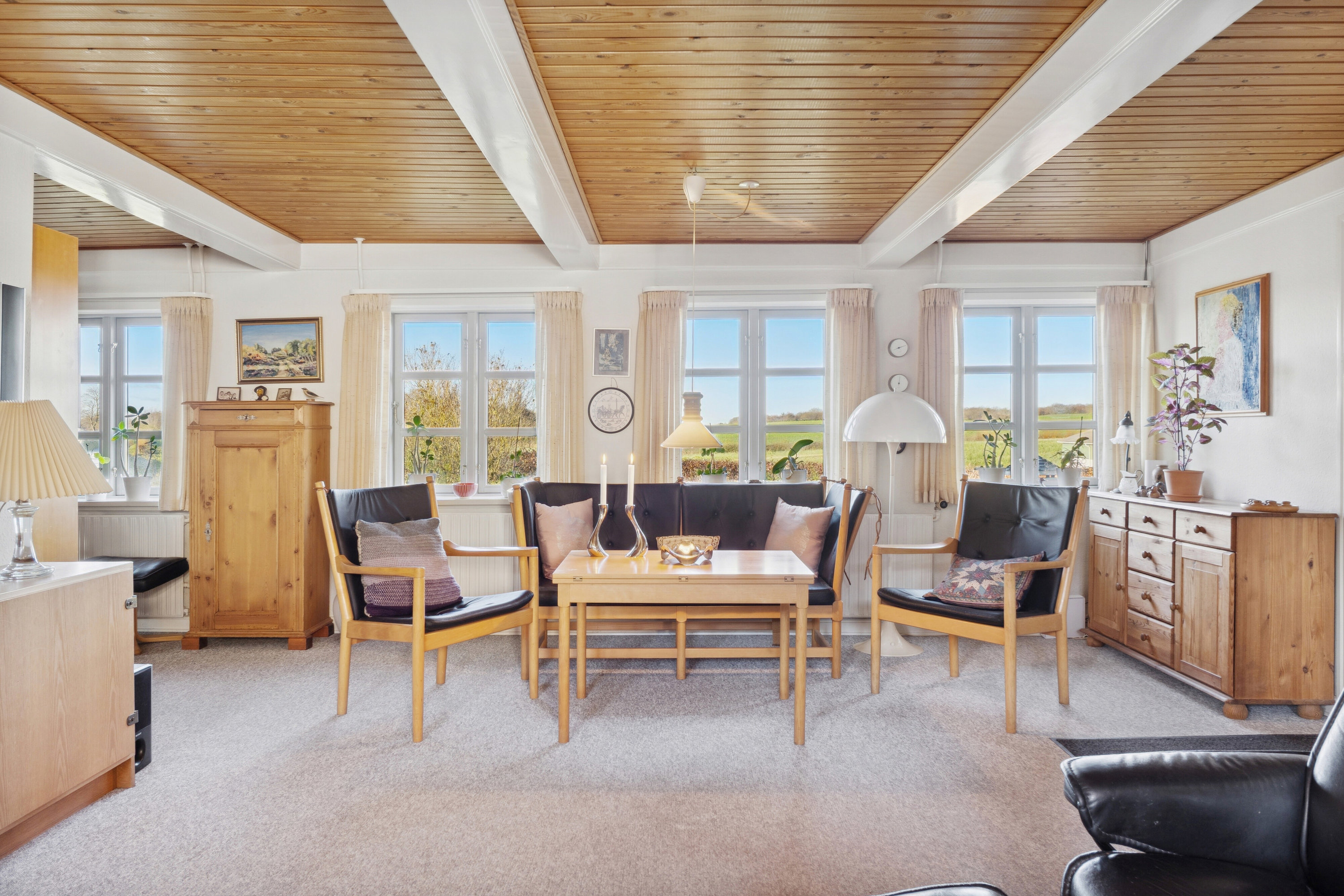 Fremhævet stue billede i fuldskærmstilstand. Billede af Skovmarksvej 2, 5762 Vester Skerninge