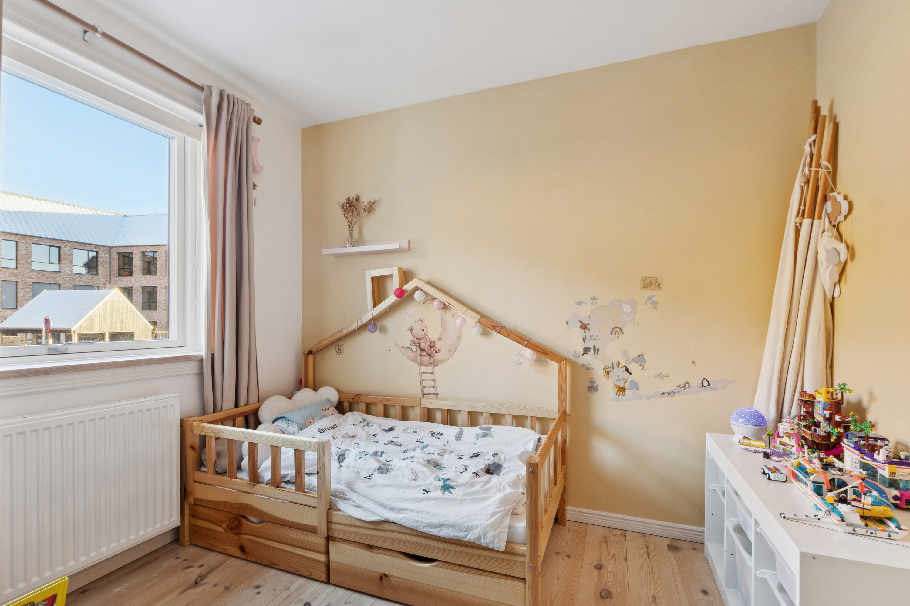 Fremhævet soveværelse billede i fuldskærmstilstand. Billede af Planteheldvej 12A, 2650 Hvidovre