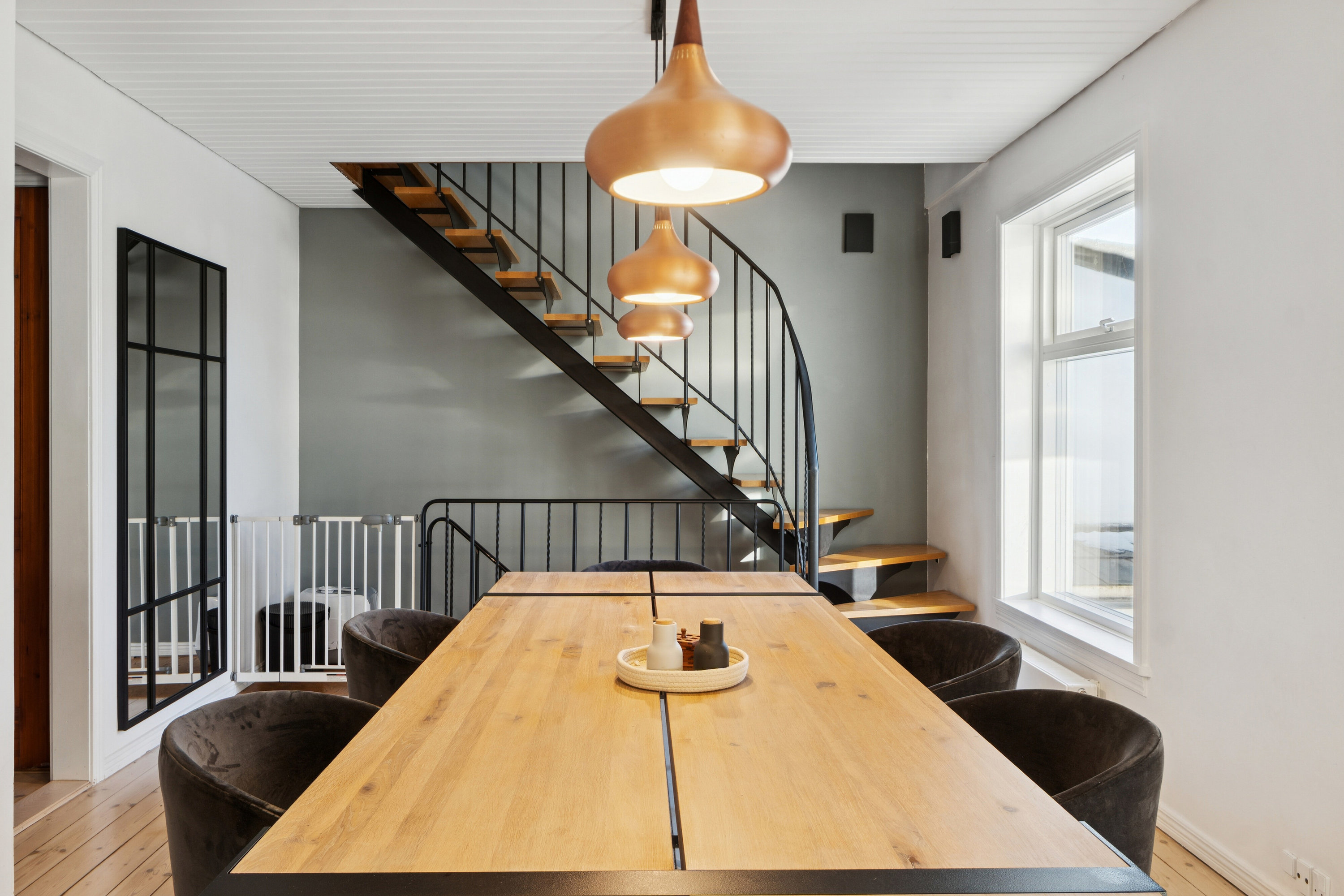 Fremhævet spisestue billede i fuldskærmstilstand. Billede af Planteheldvej 12A, 2650 Hvidovre