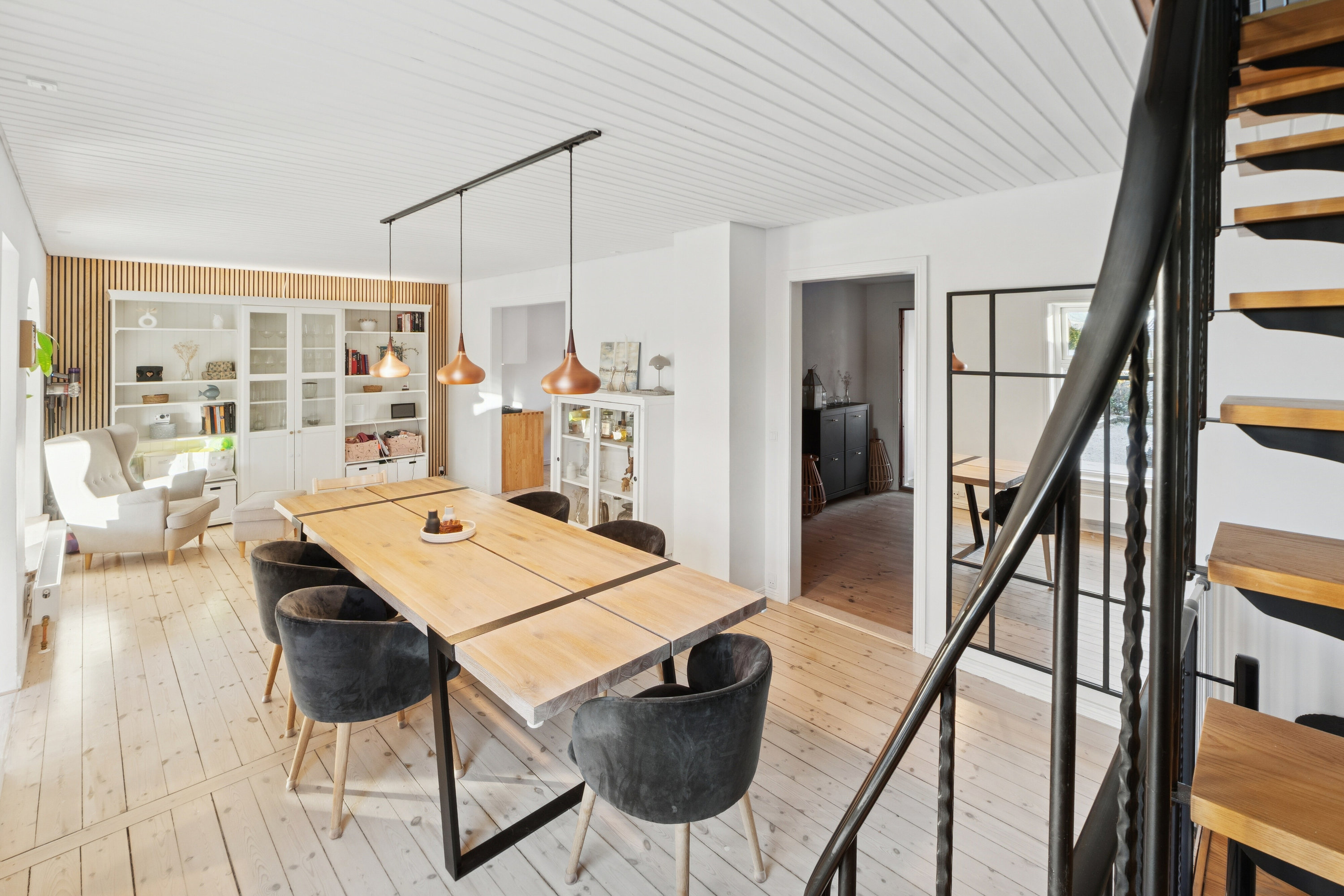 Fremhævet spisestue billede i fuldskærmstilstand. Billede af Planteheldvej 12A, 2650 Hvidovre