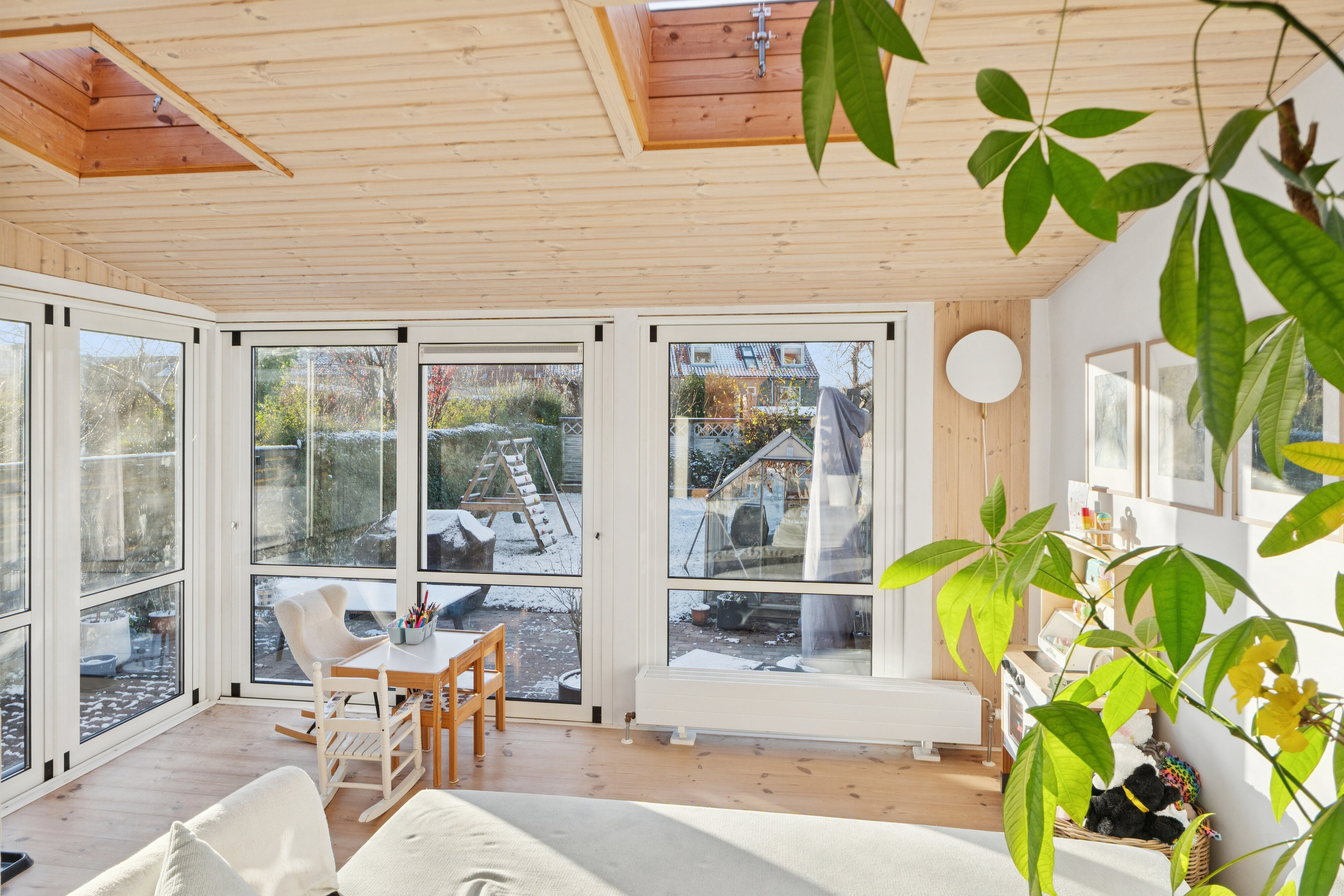 Fremhævet stue billede i fuldskærmstilstand. Billede af Planteheldvej 12A, 2650 Hvidovre