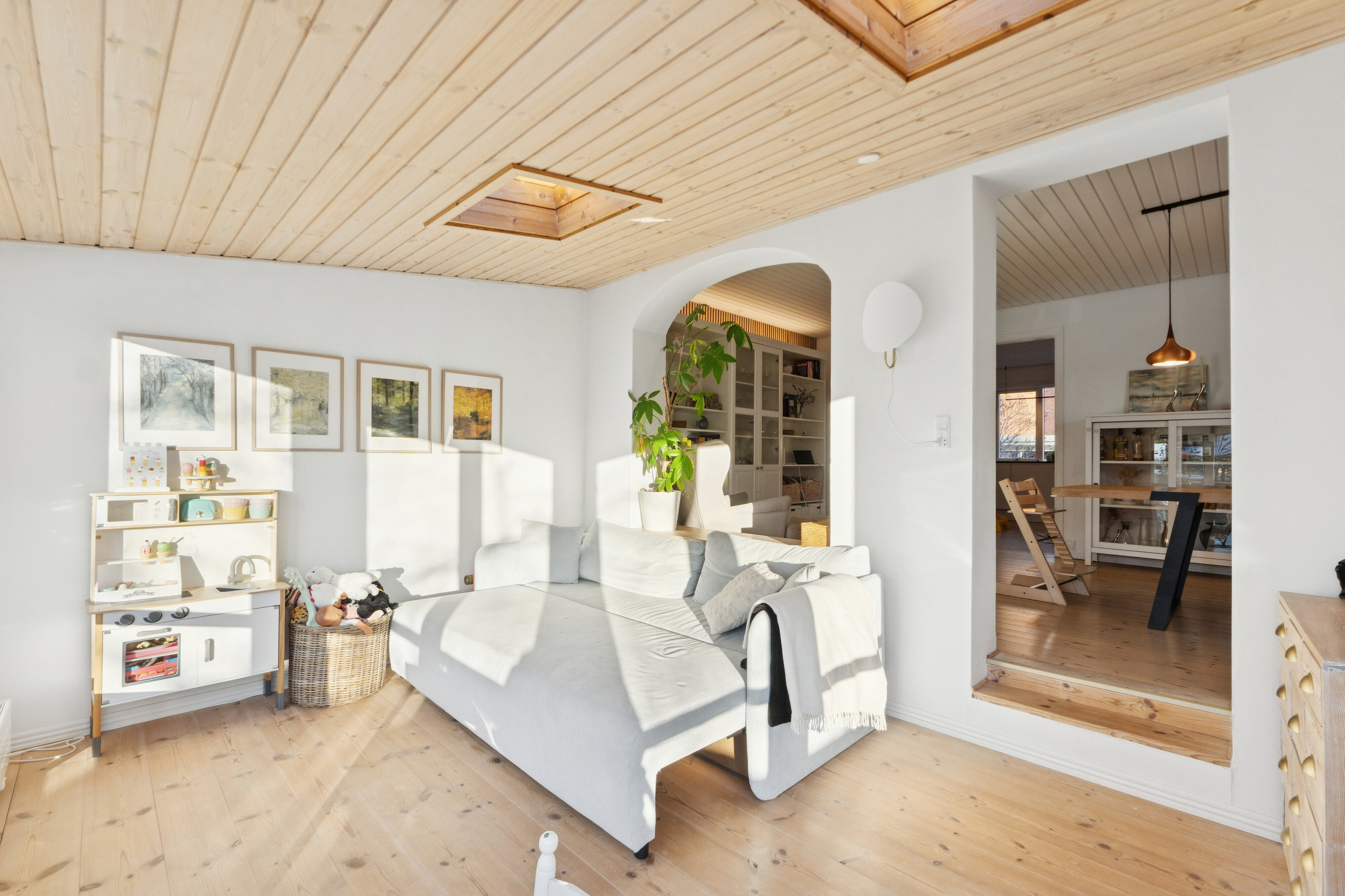 Miniaturebillede 2: stue. Billede af Planteheldvej 12A, 2650 Hvidovre